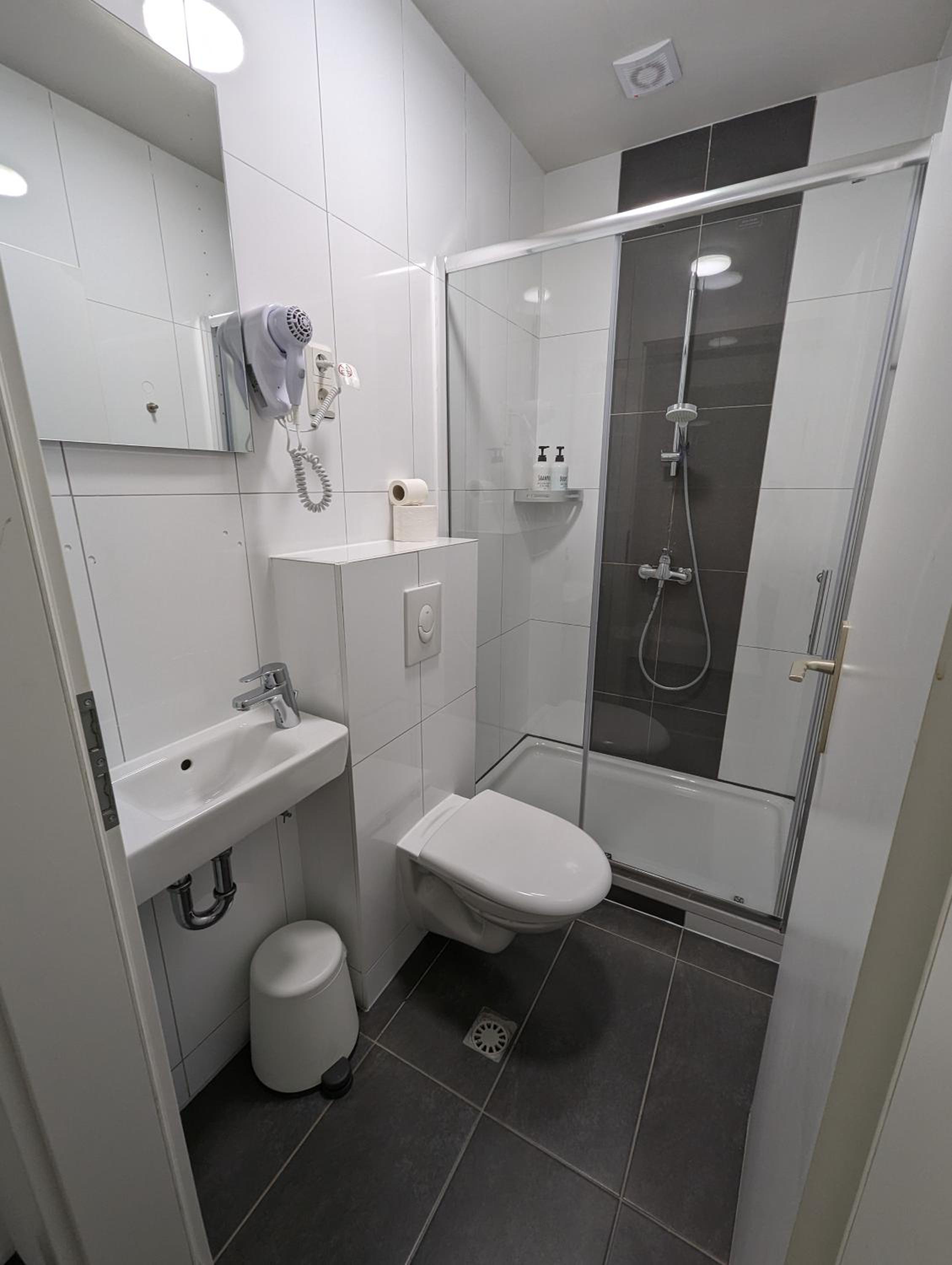 Single Room photo 3