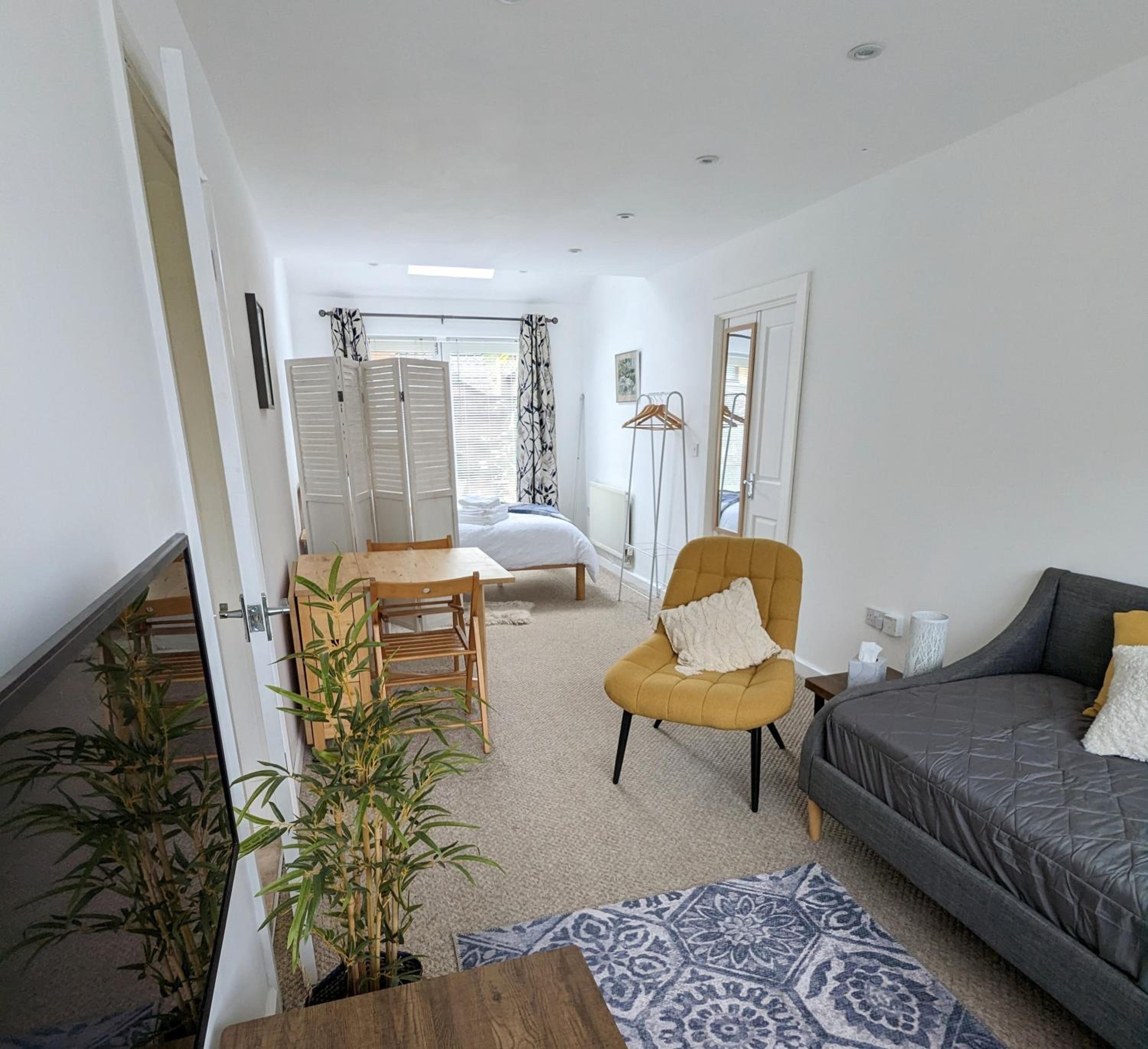 One-Bedroom Apartment photo 1