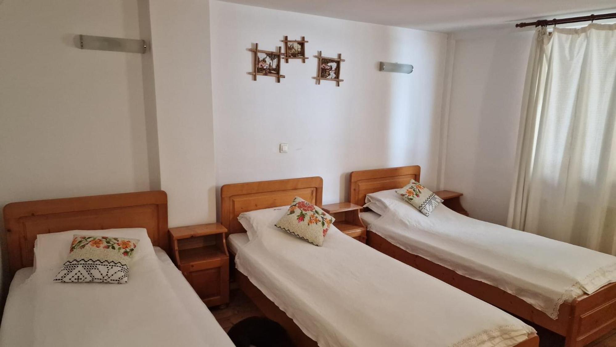 Triple Room with Balcony - Photo 4