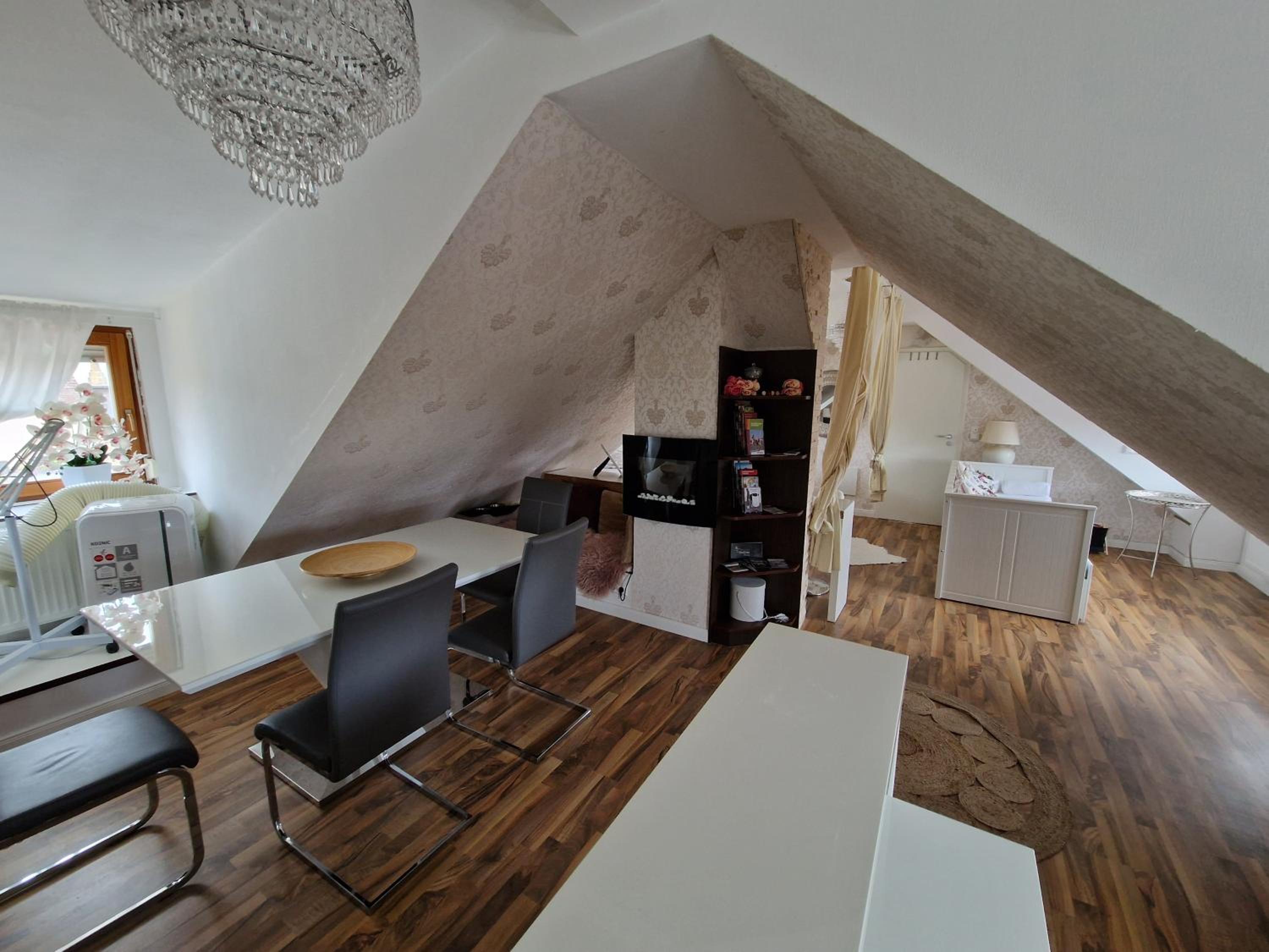 One-Bedroom Apartment - Photo 8