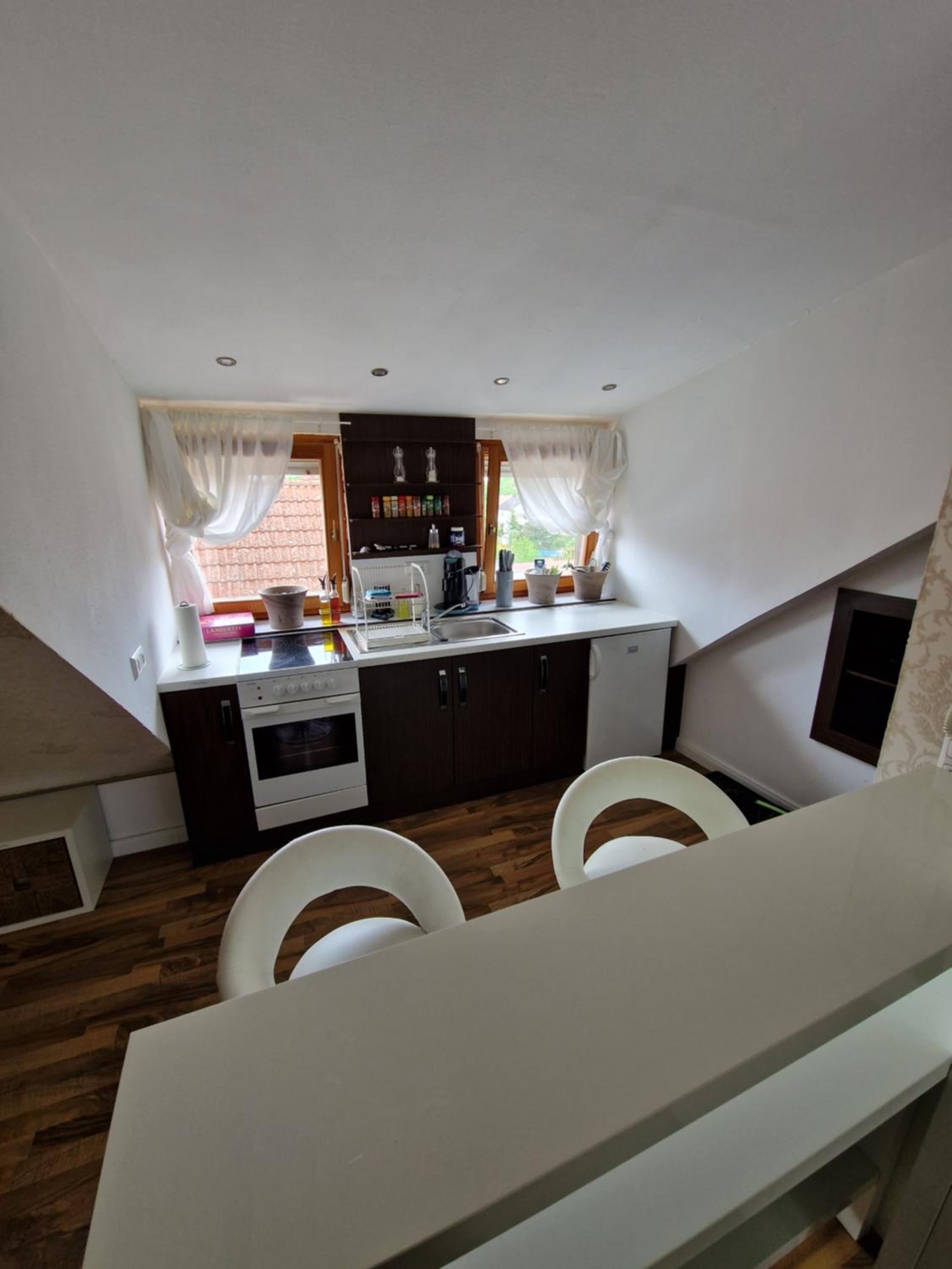 One-Bedroom Apartment - Photo 6