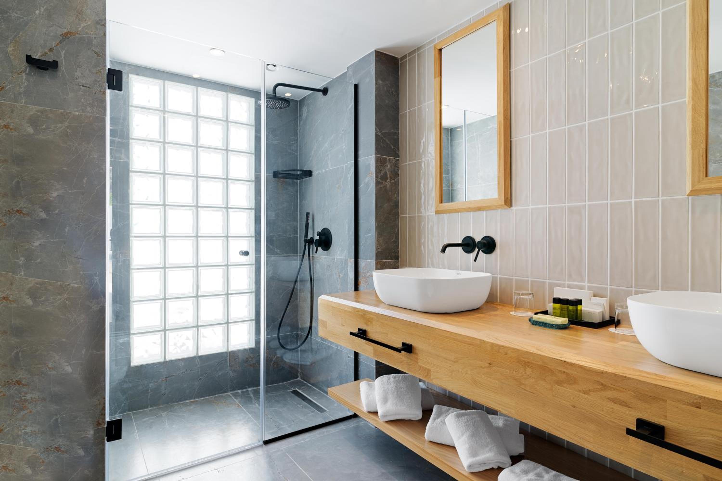 Infinity Junior Suite with Private Pool thumbnail 6