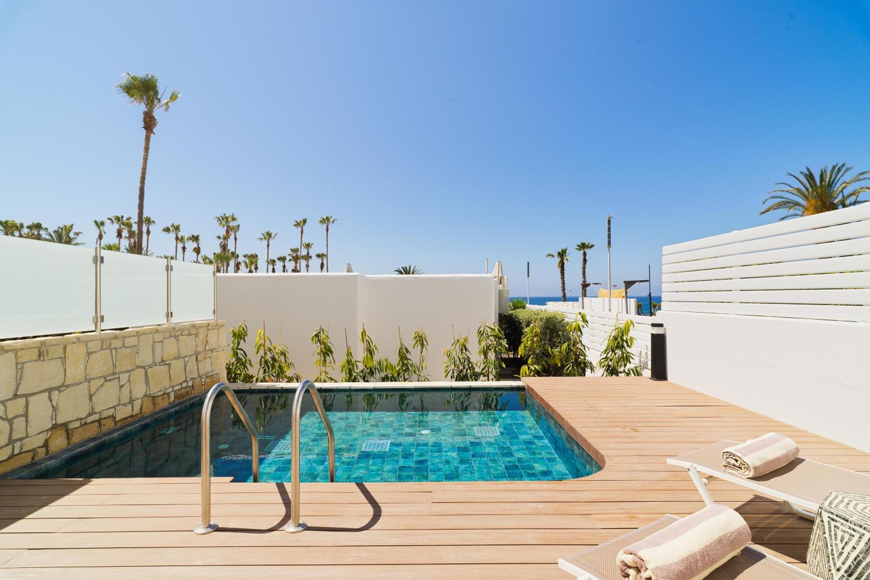 Infinity Junior Suite with Private Pool thumbnail 5