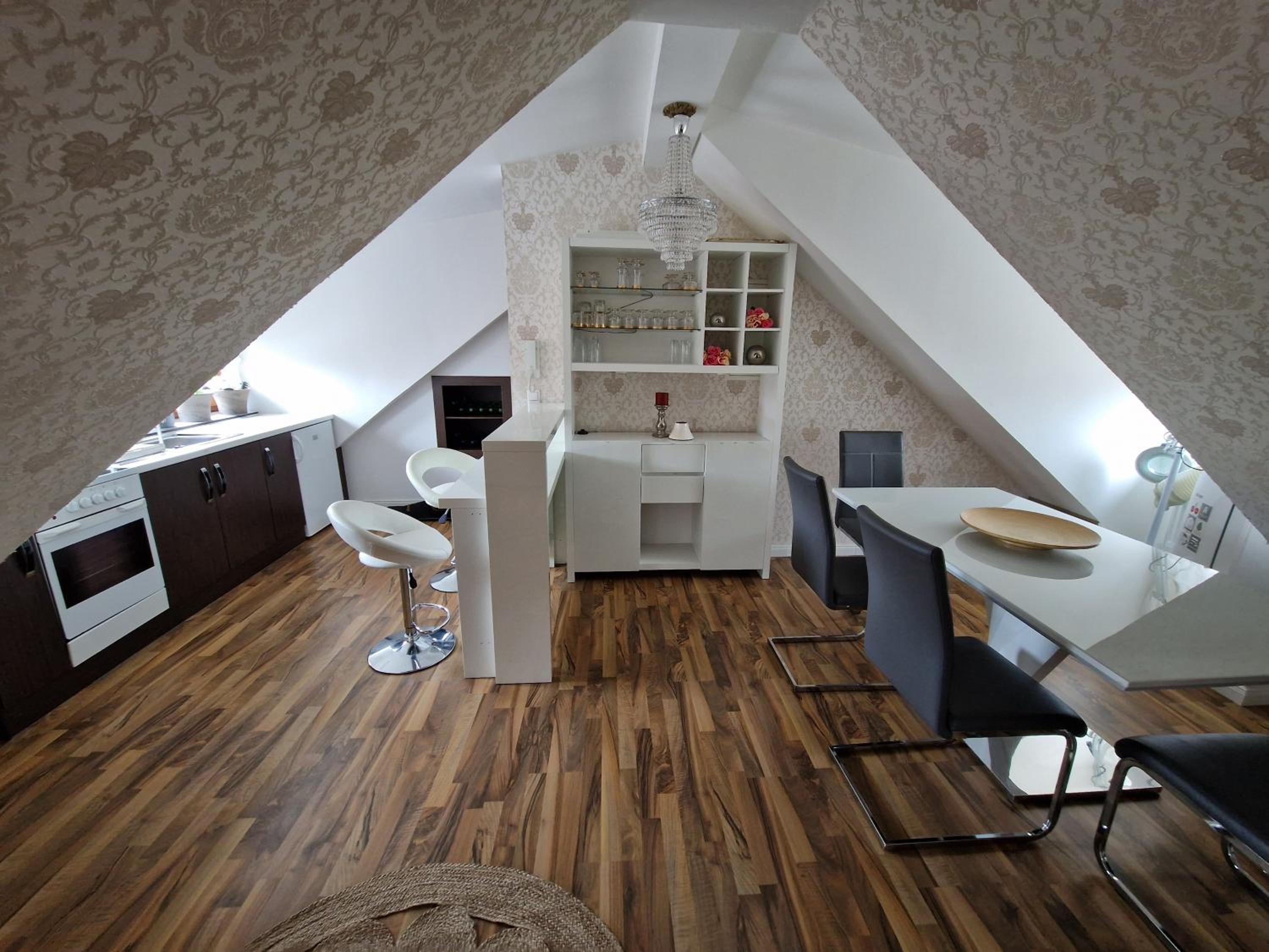 One-Bedroom Apartment - Photo 5
