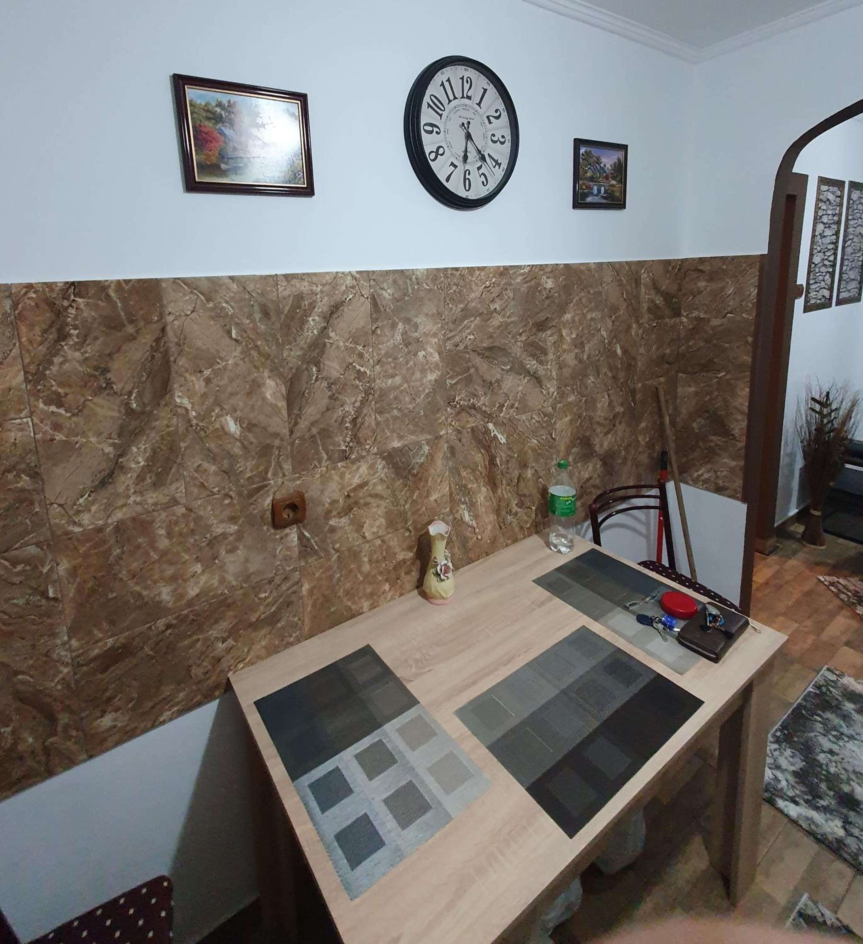 One-Bedroom Apartment photo 2
