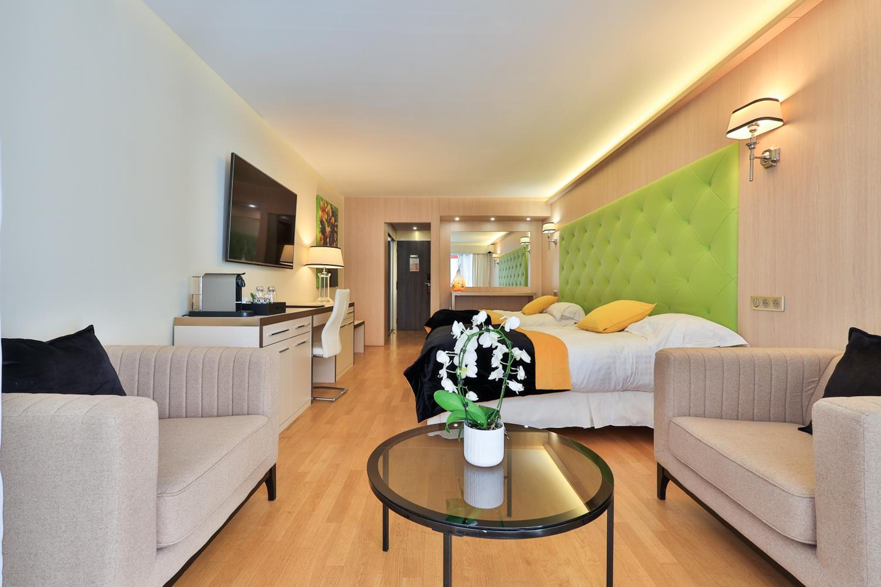 Privilege Quadruple Room with Terrace photo 1