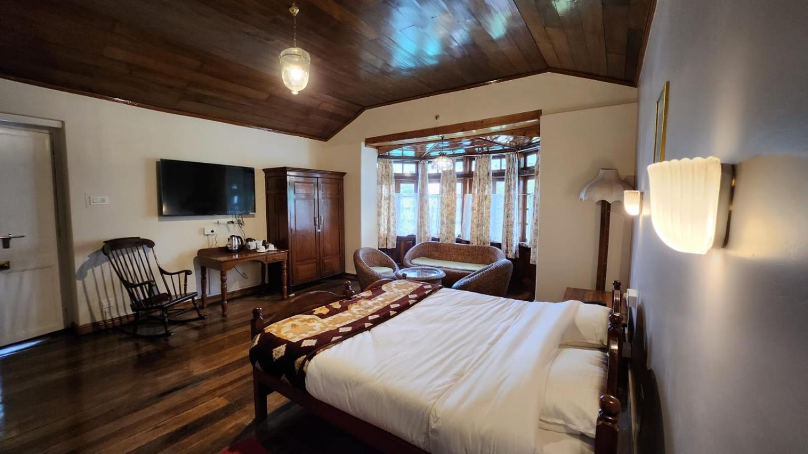 Deluxe King Room photo 3