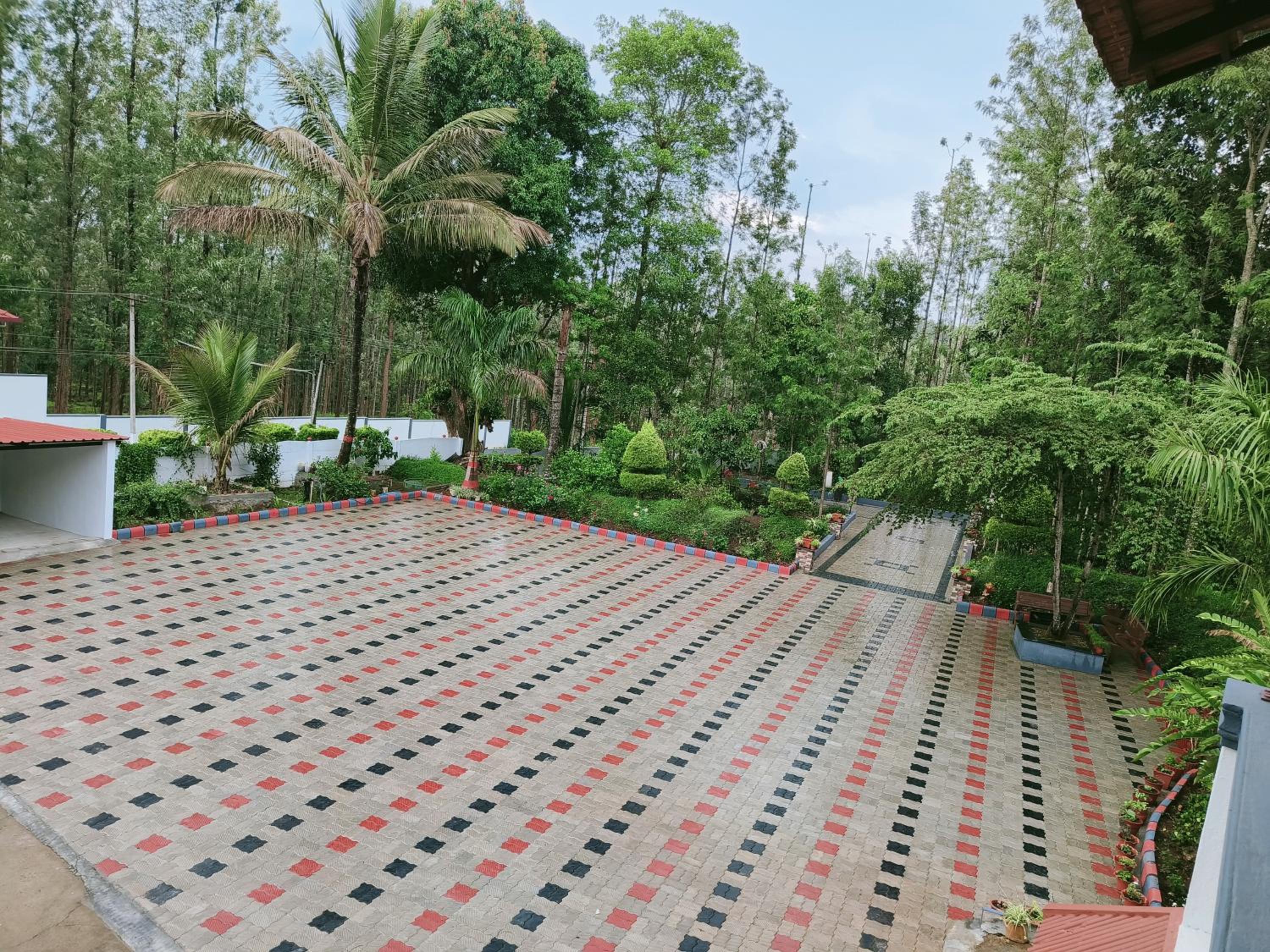 Deluxe Double Room with Balcony photo 3