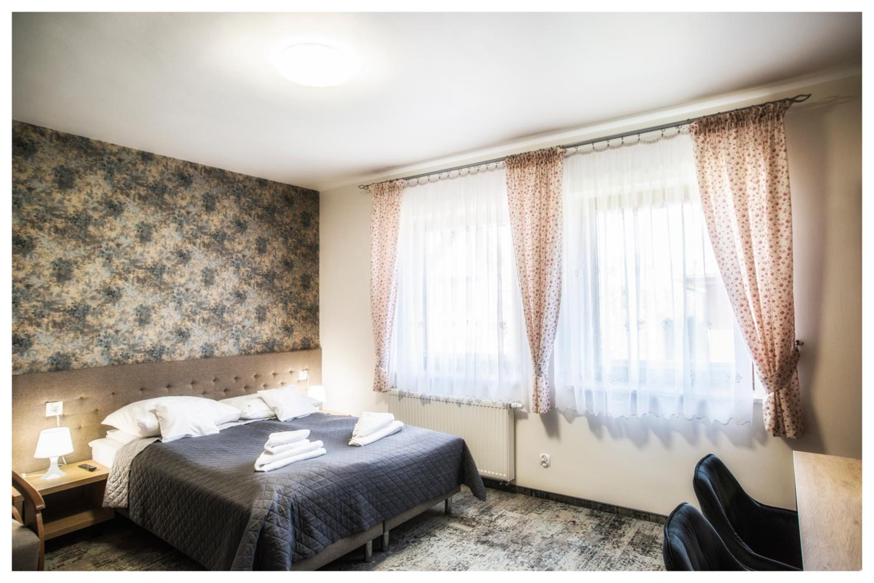 Deluxe Double Room (2 Adults + 1 Child) photo 2