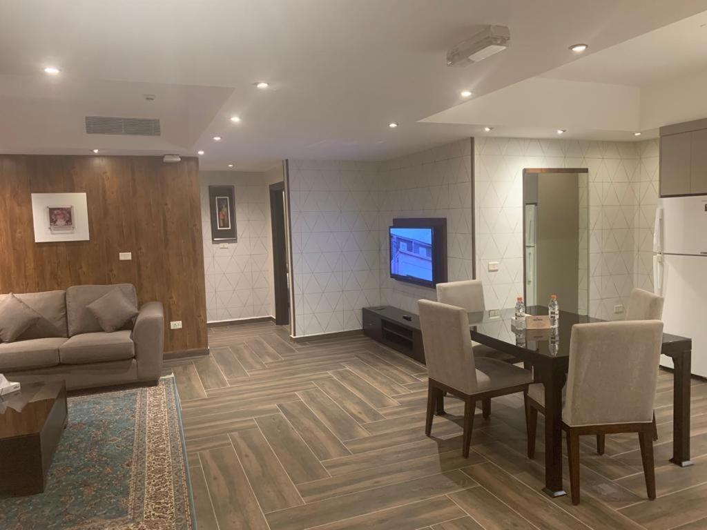 ROYAL TWO BEDROOM SUITE photo 2