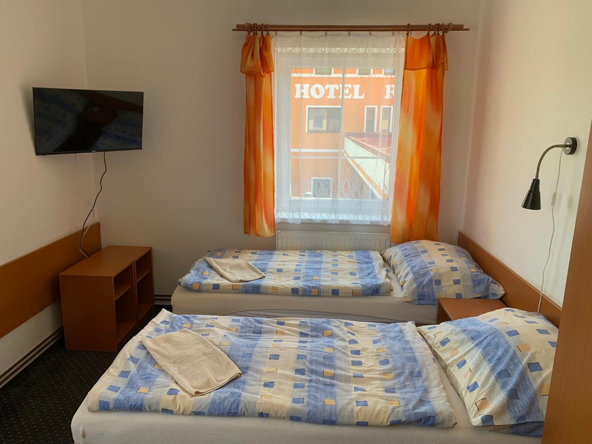 Economy Twin Room - Photo 1