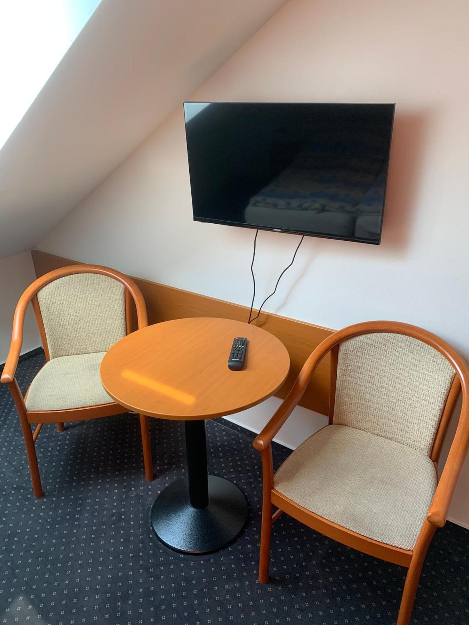Economy Twin Room - Photo 2