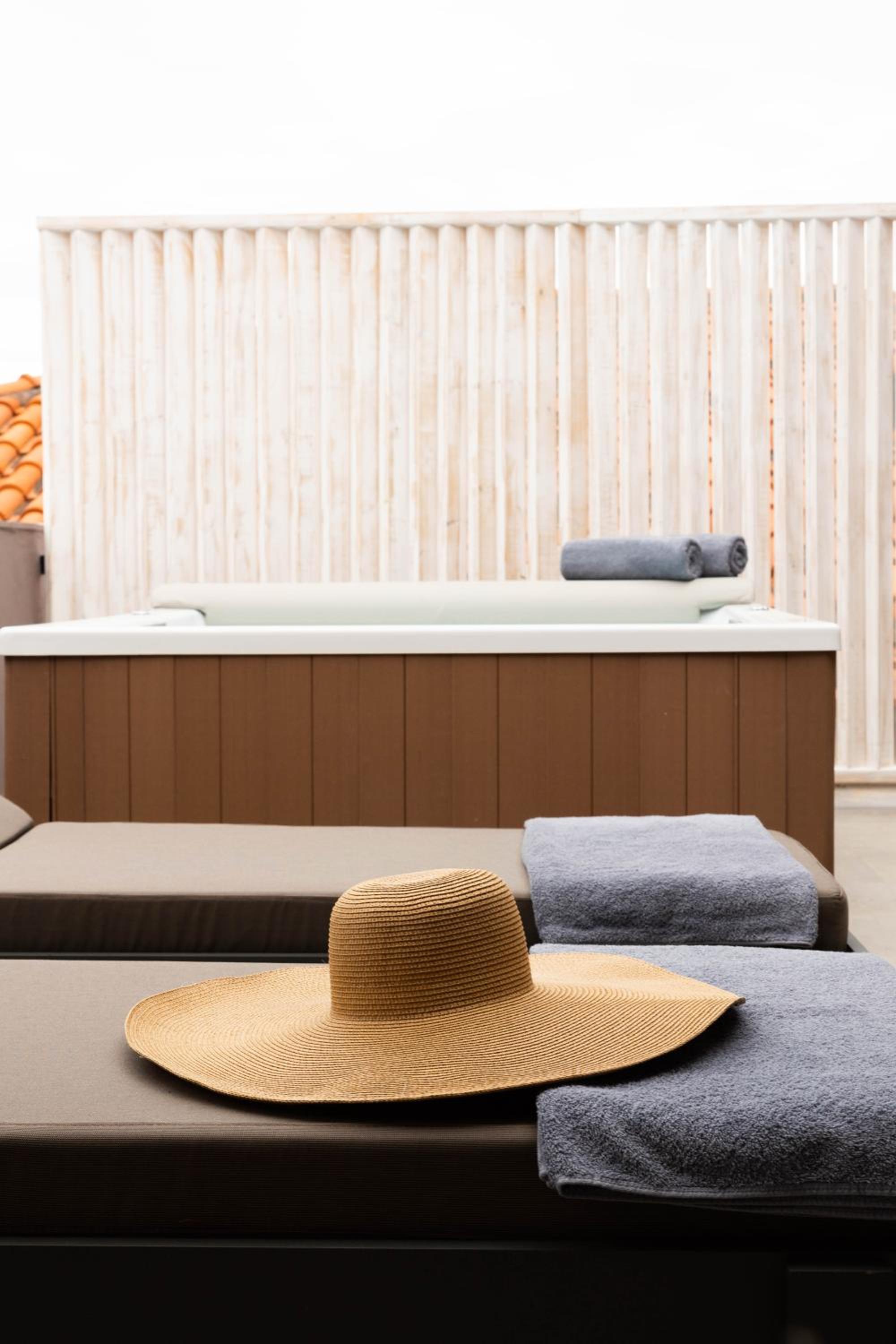 Suite with Side Sea View & Outdoor hot tub photo 2