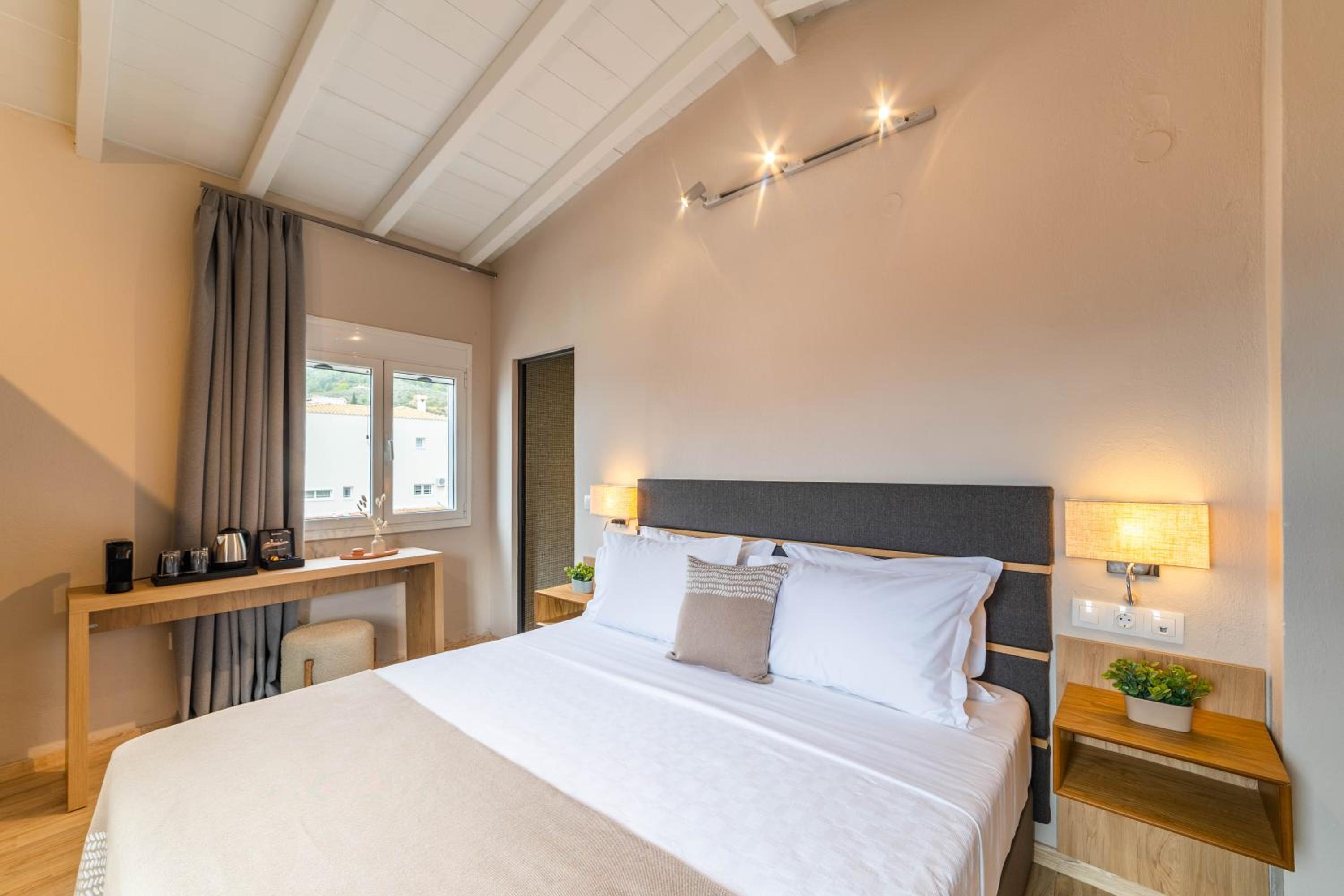 Suite with Side Sea View & Outdoor hot tub