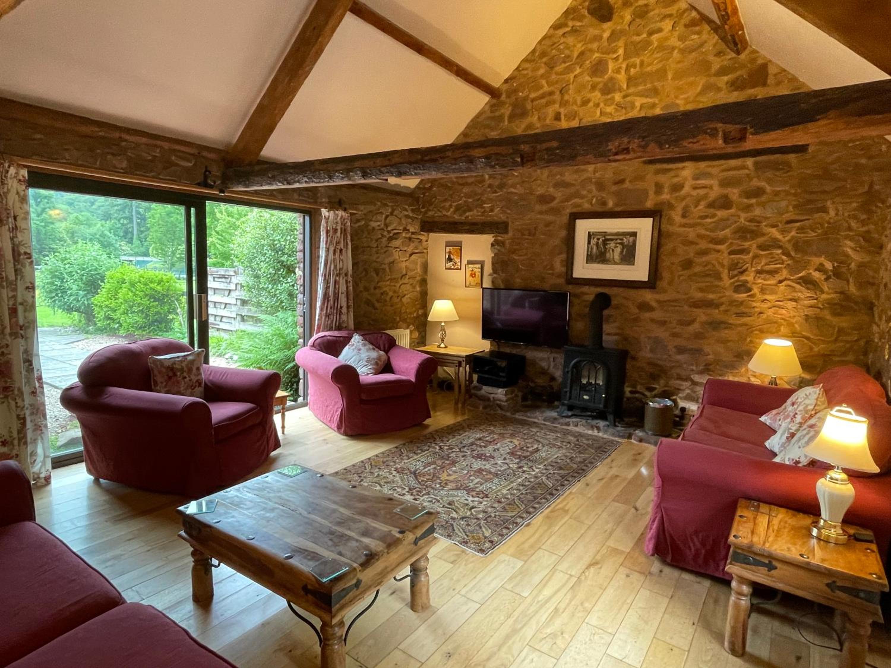 Eight-Bedroom House photo 1