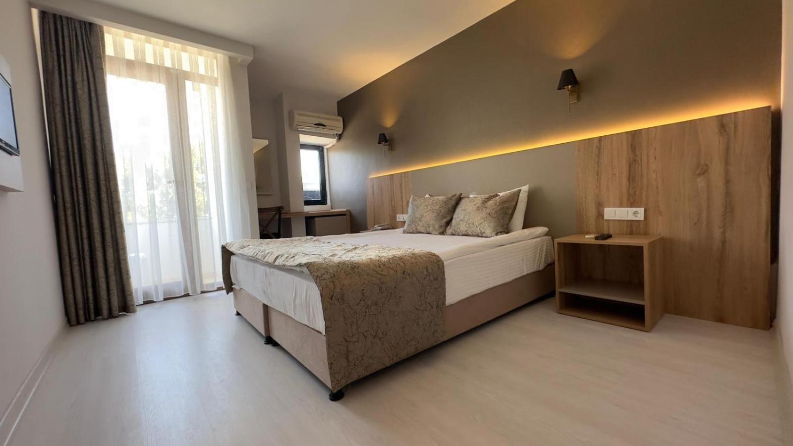 Double or Twin Room - Photo 11