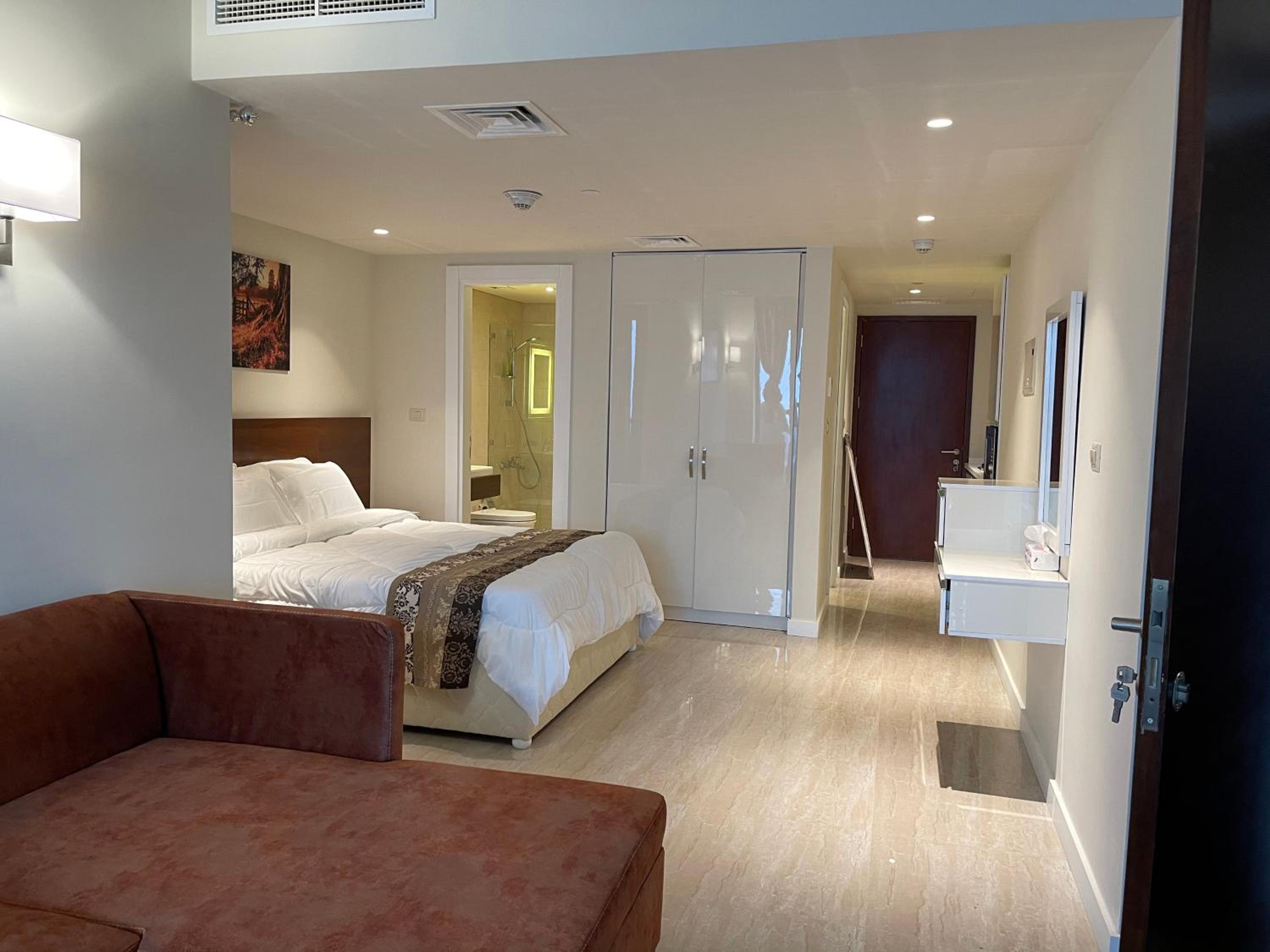 Apartment with Sea View - Photo 3