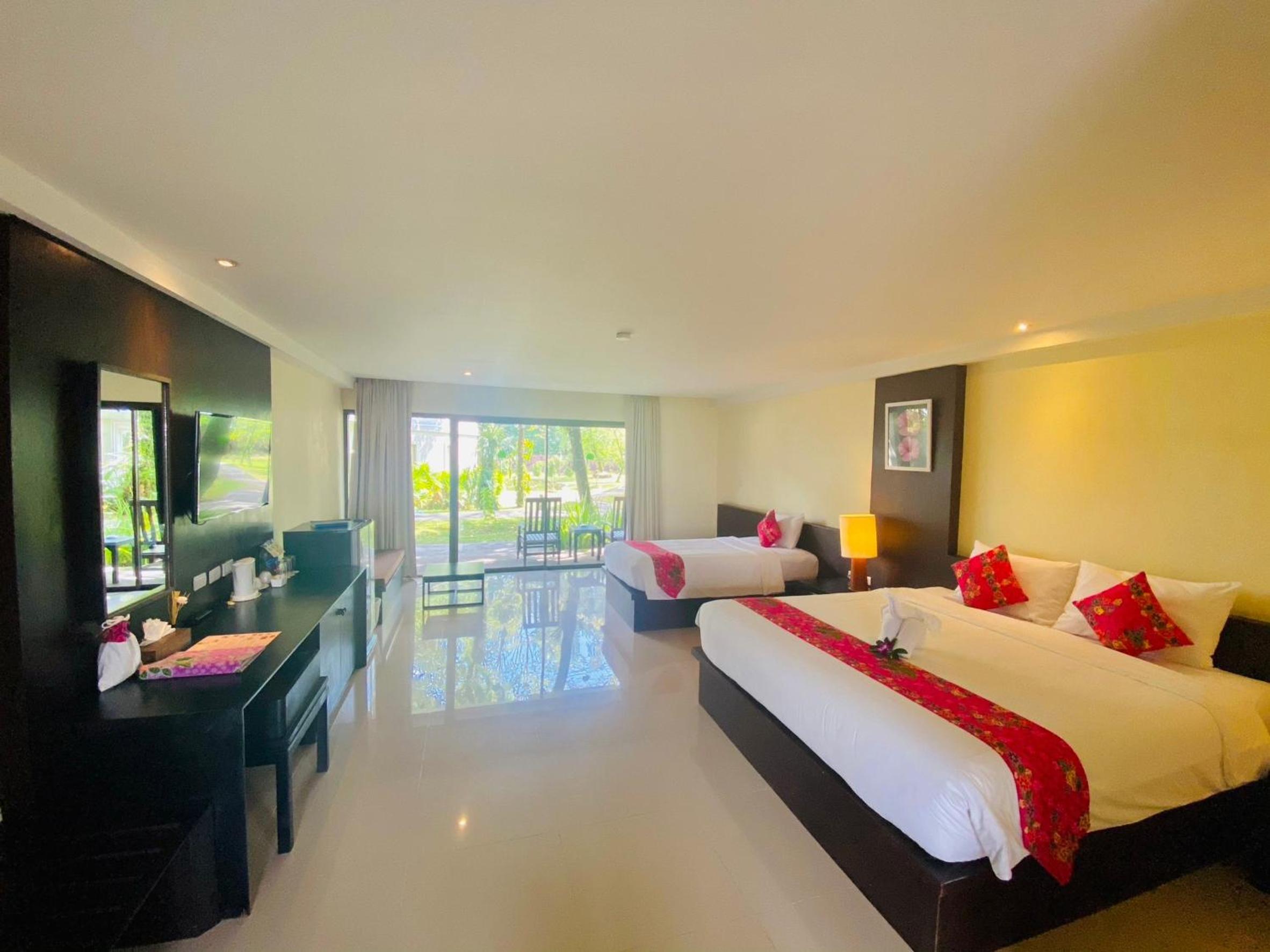 Deluxe Family Room 3