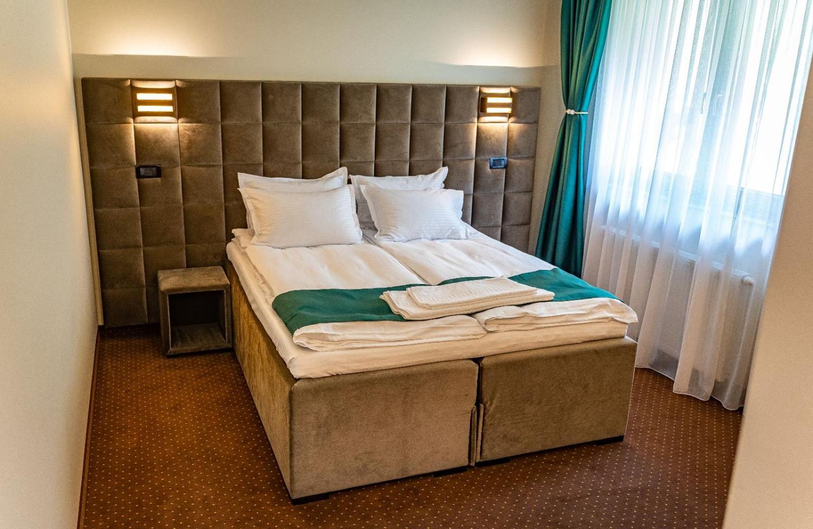 Standard Double or Twin Room photo 1