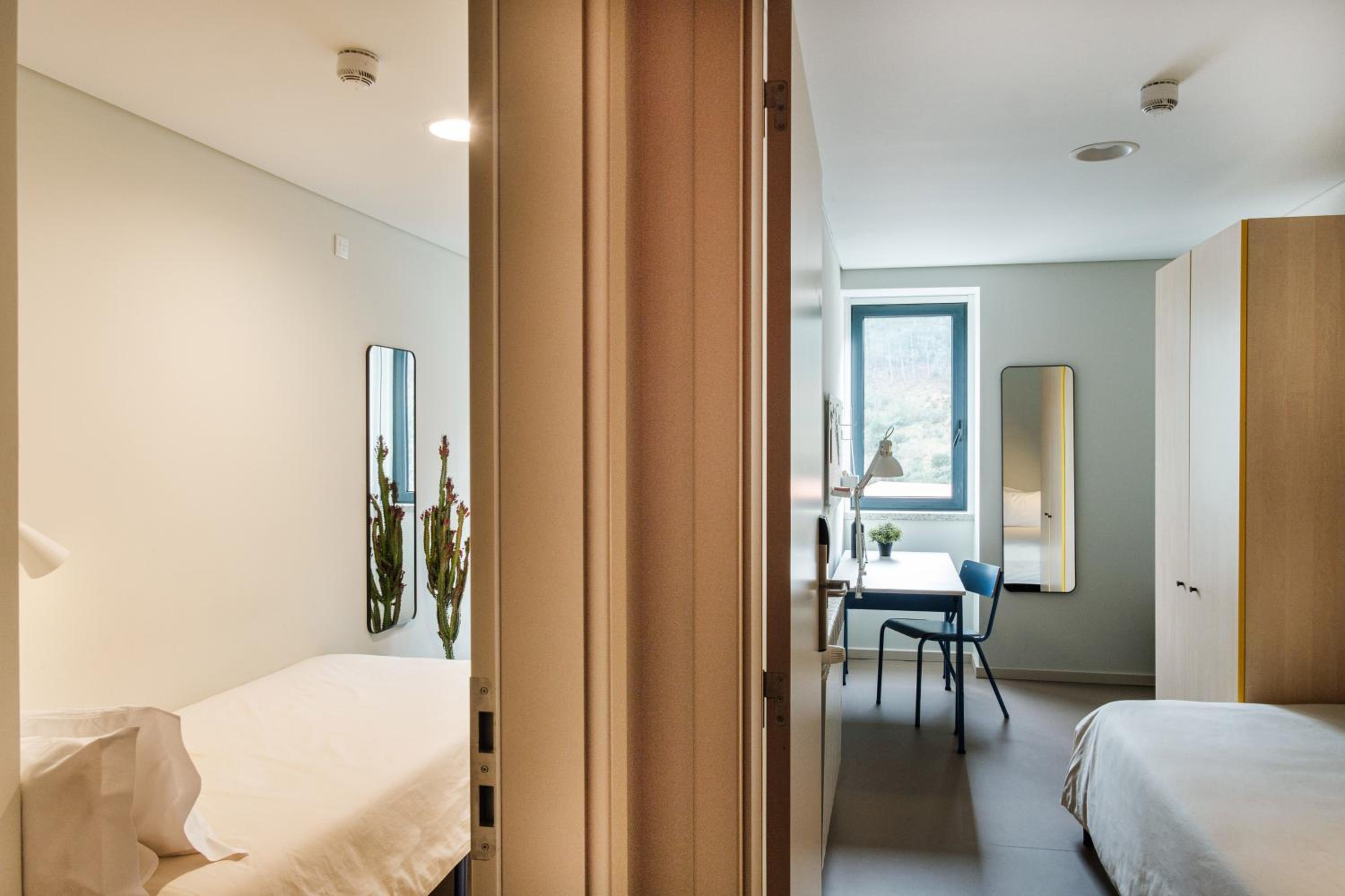 Single Room with Private Bathroom photo 2