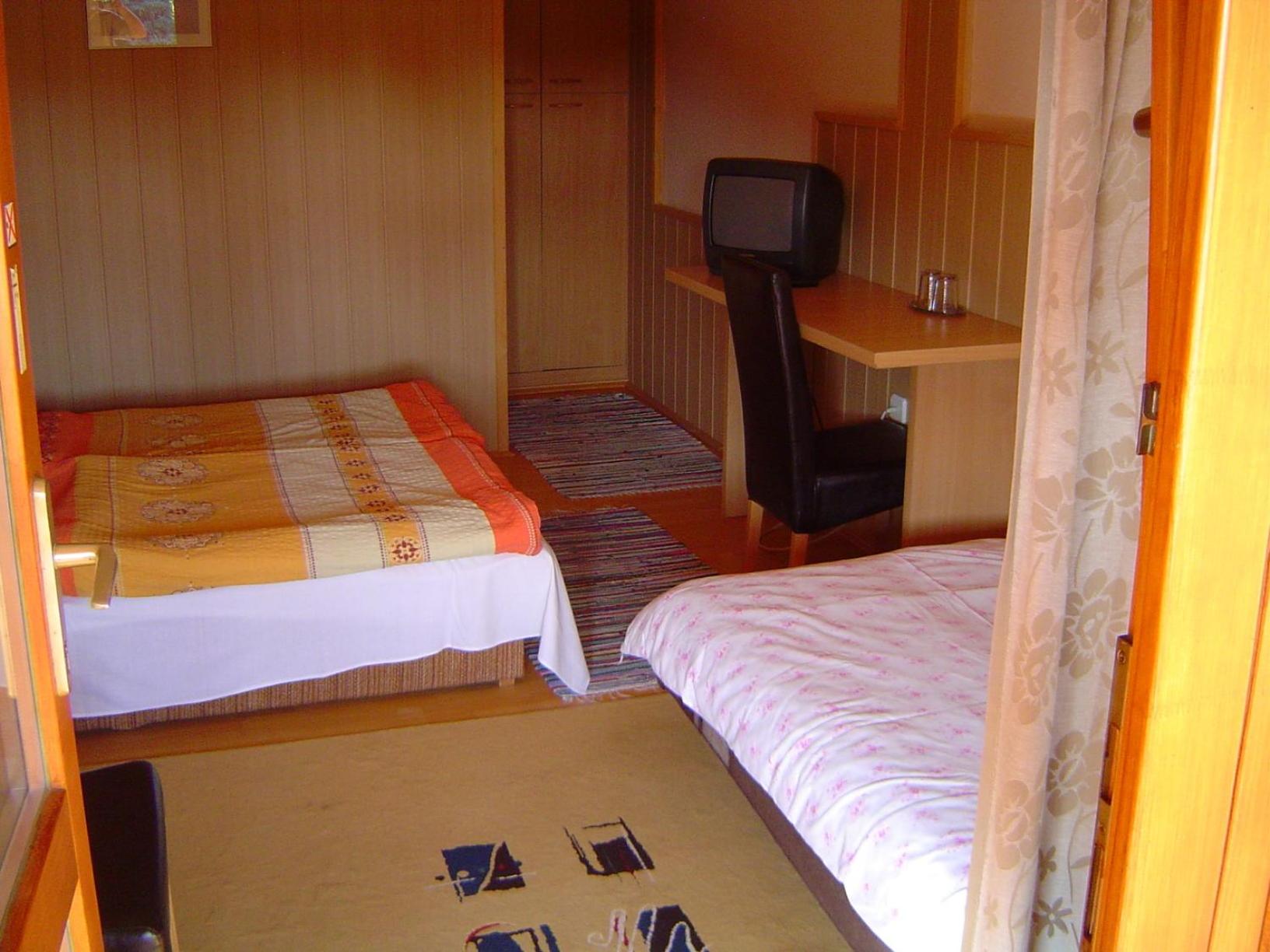 Twin Room with Sofa Bed photo 3