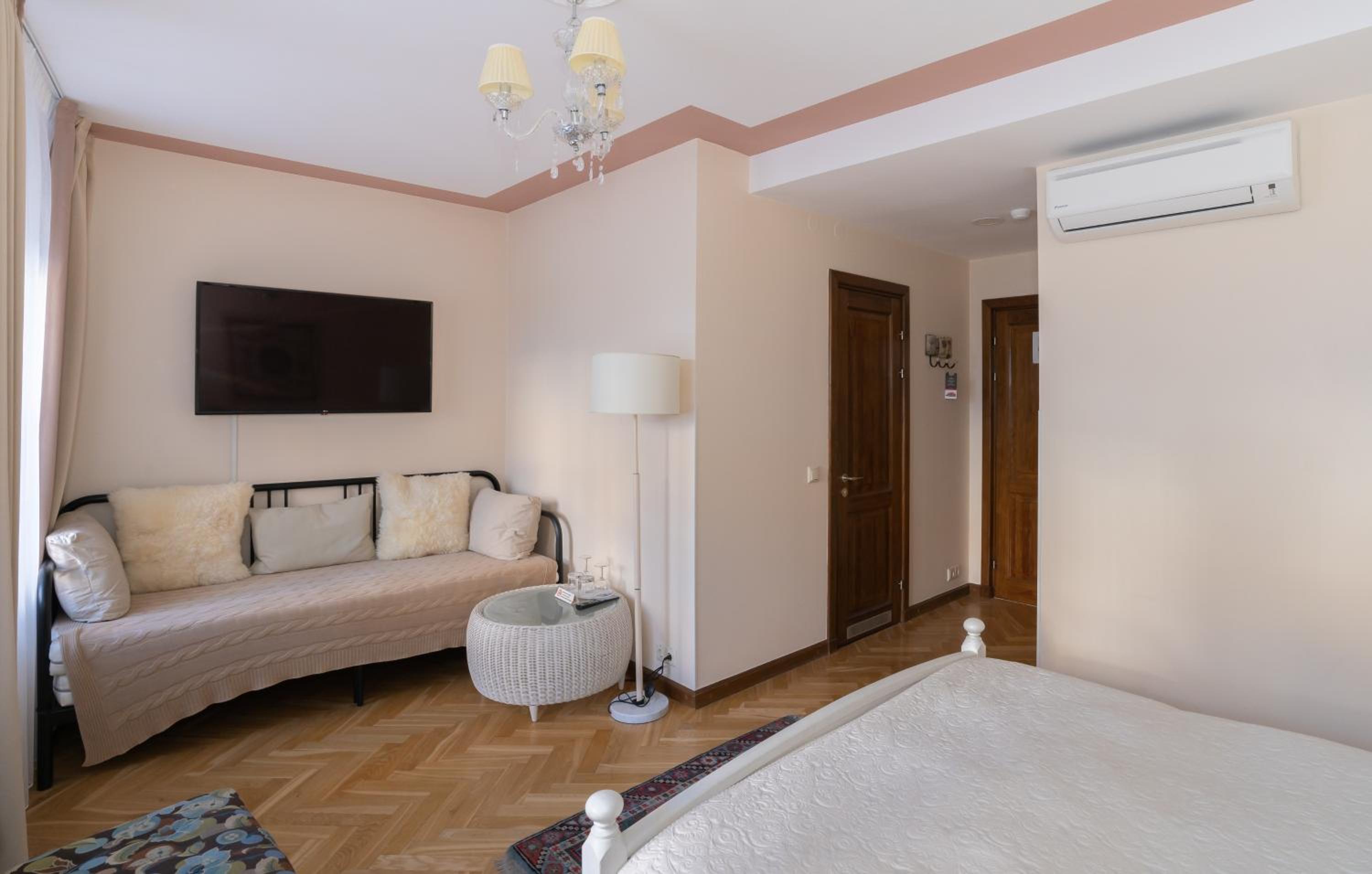 Standard Double or Twin Room - Photo 5