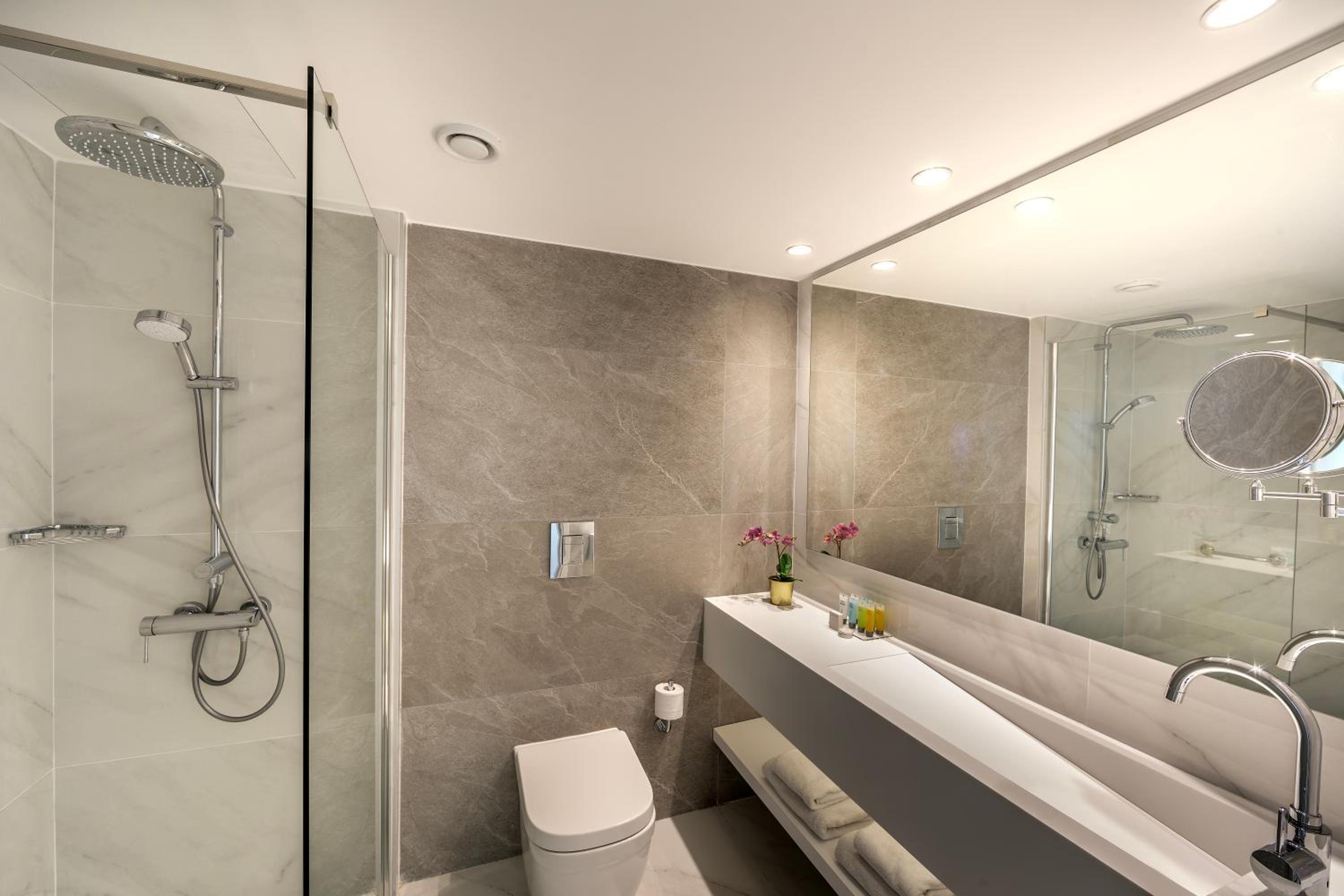 Double or Twin Room with Inland View - Photo 10