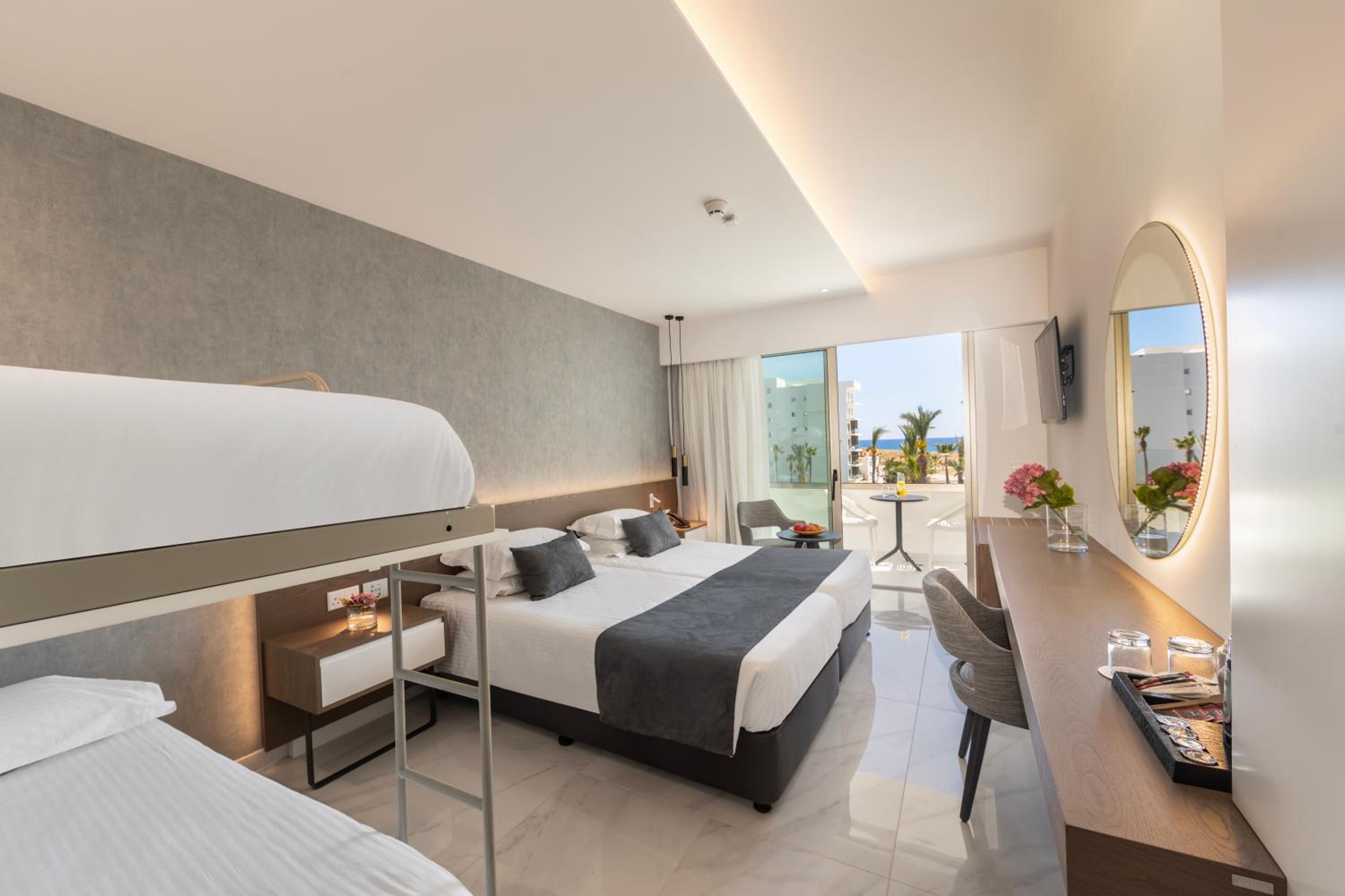 Family Room with Sea View