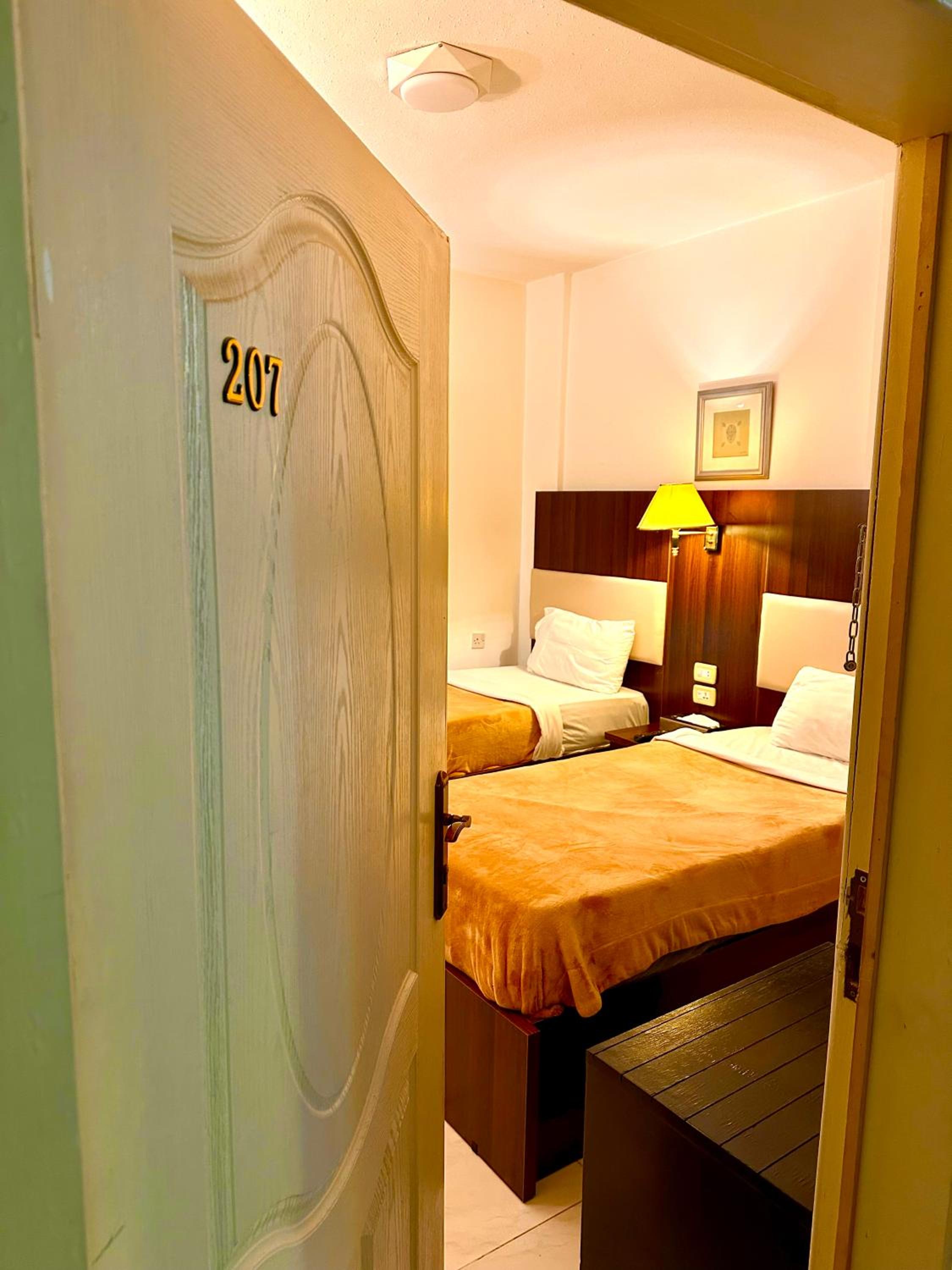 Double or Twin Room with Bathroom - Photo 10