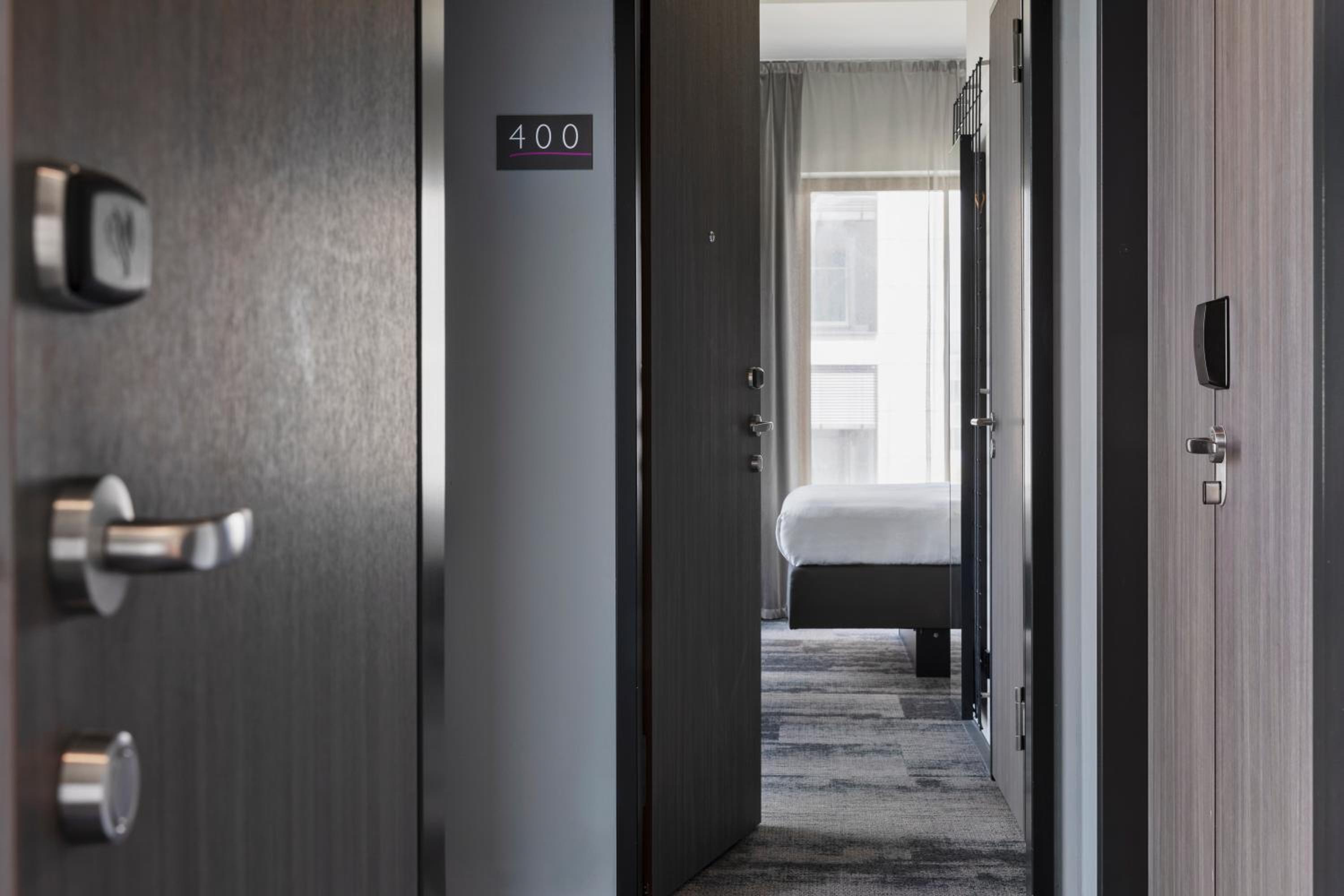 Moxy Queen Sleeper, Guest room, 1 Queen