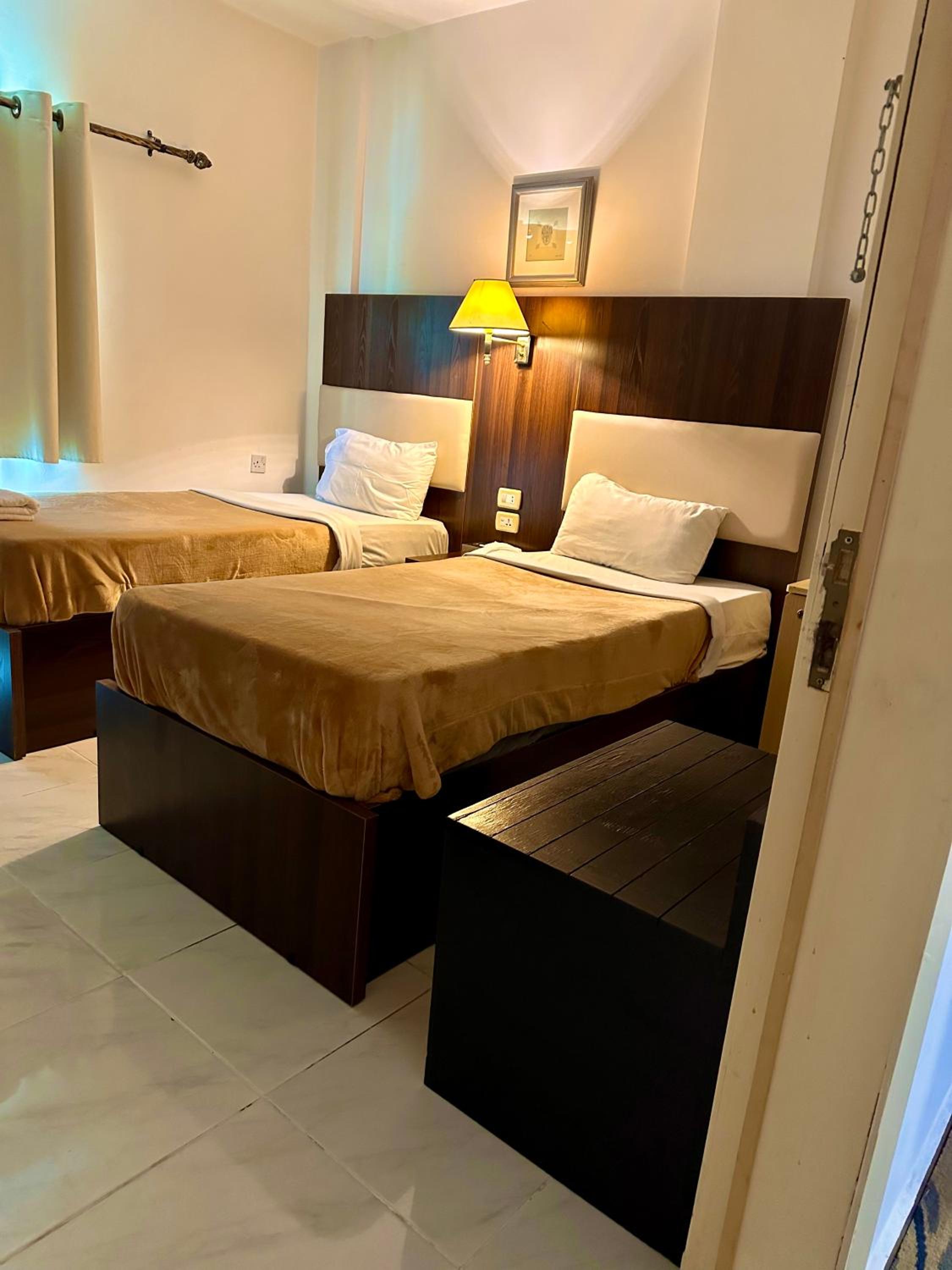 Double or Twin Room with Bathroom - Photo 6