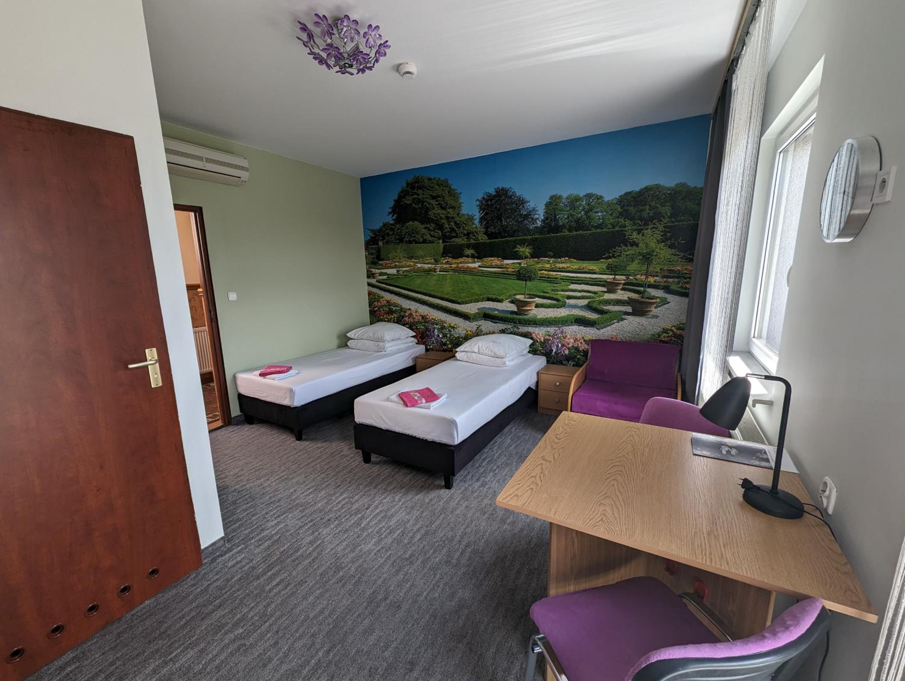 Twin Room with Balcony - Photo 1