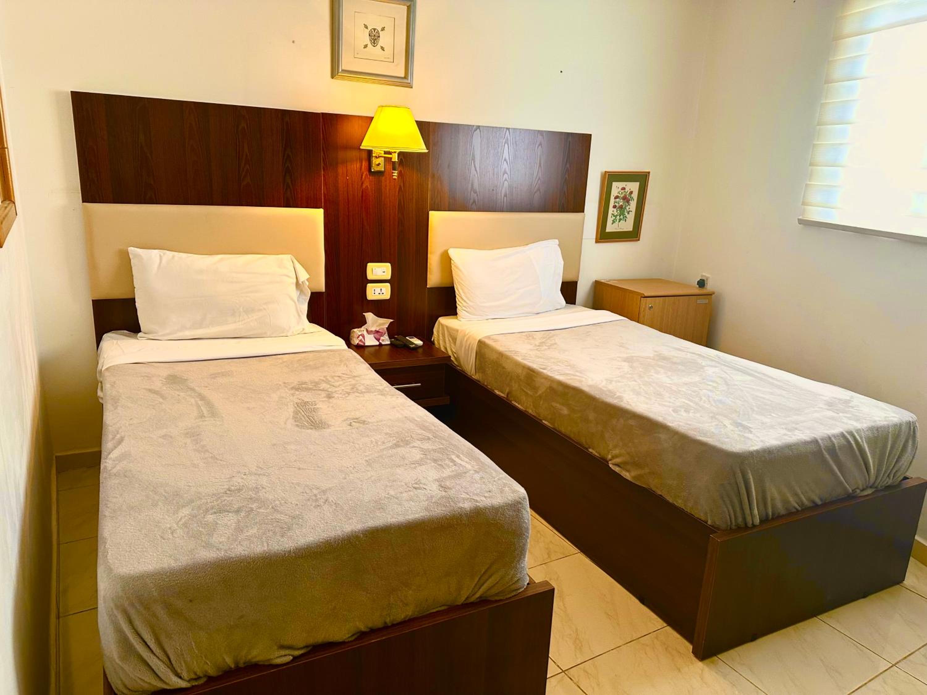 Double or Twin Room with Bathroom - Photo 8