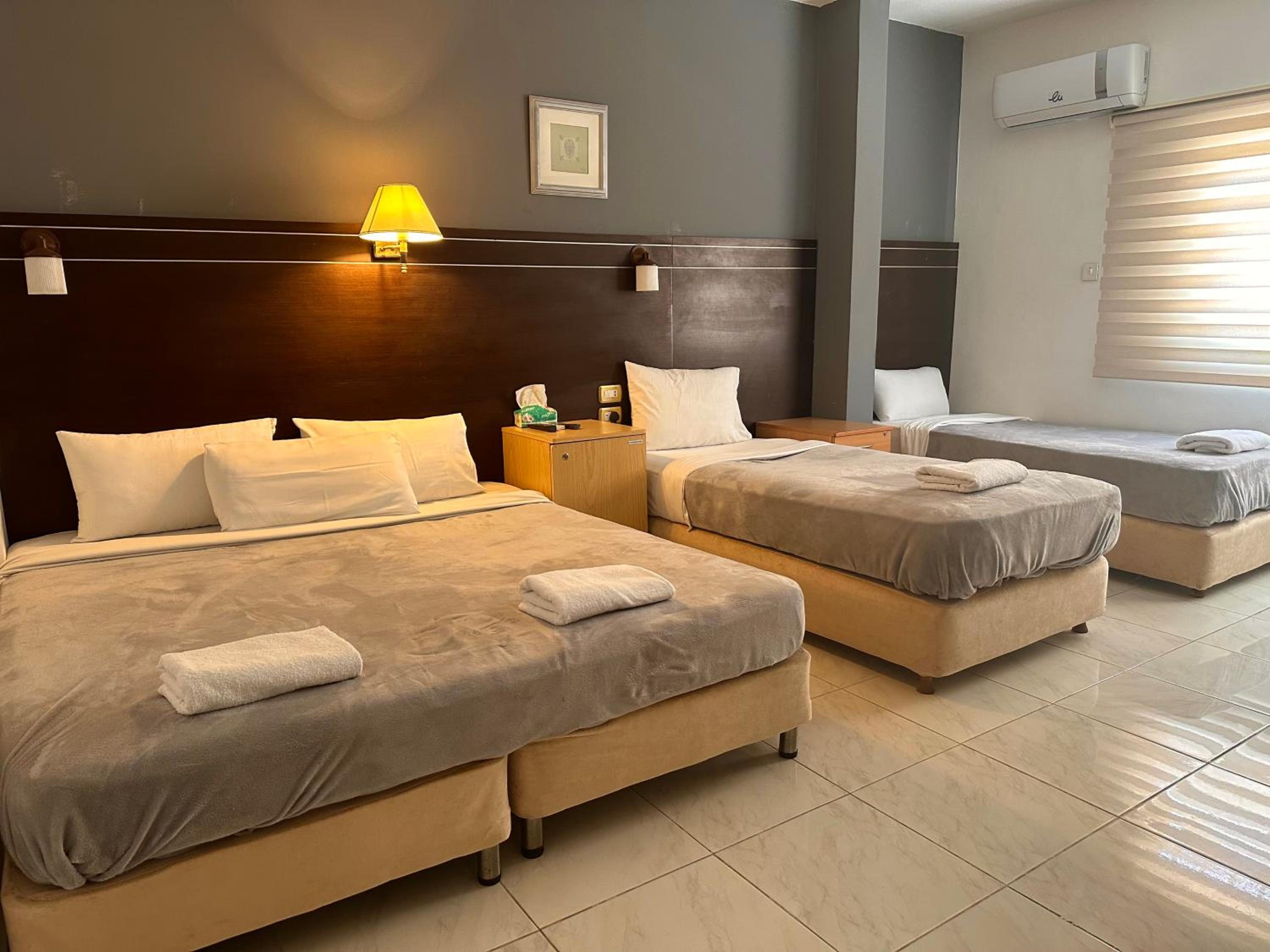 Quadruple Room - Photo 2