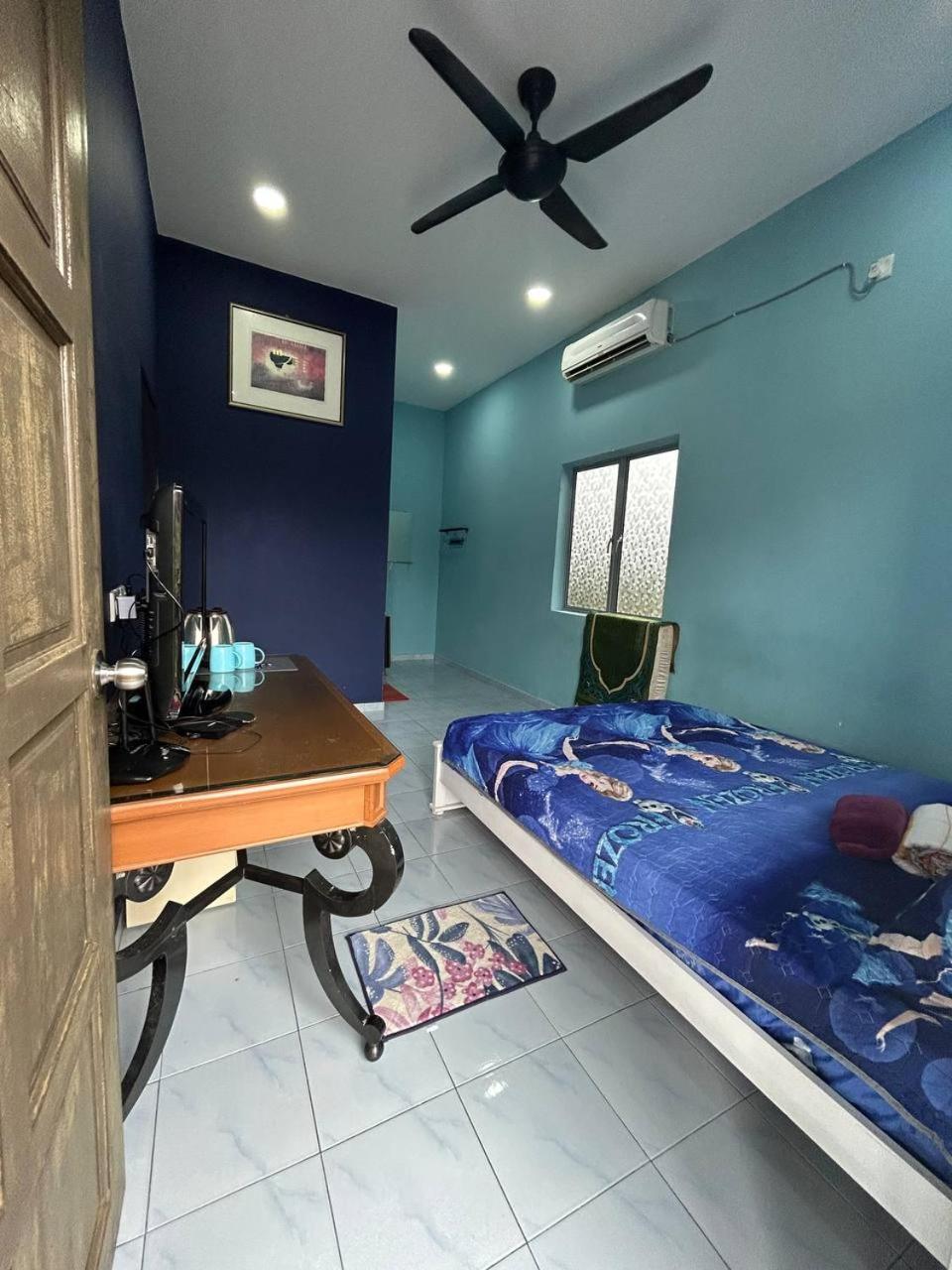 Family Studio - Photo 1