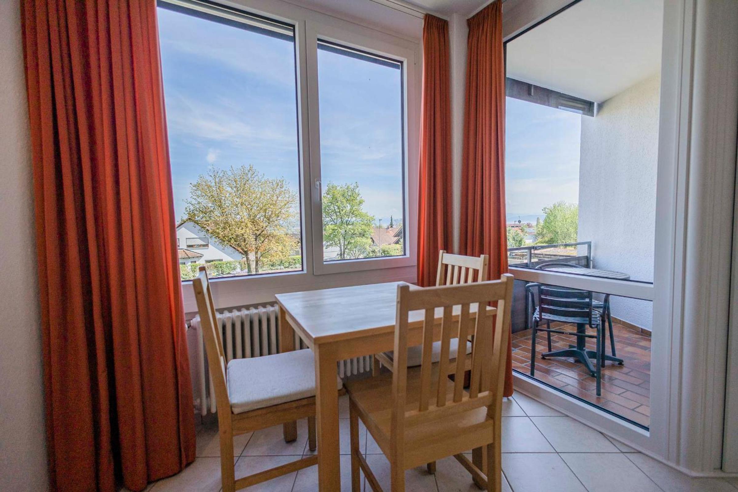 Apartment with Balcony photo 2