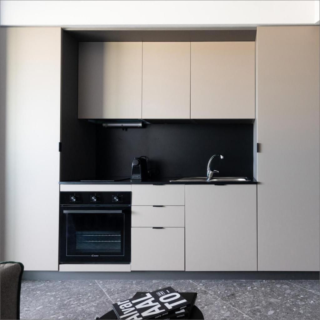 Superior Studio with Balcony - Photo 4