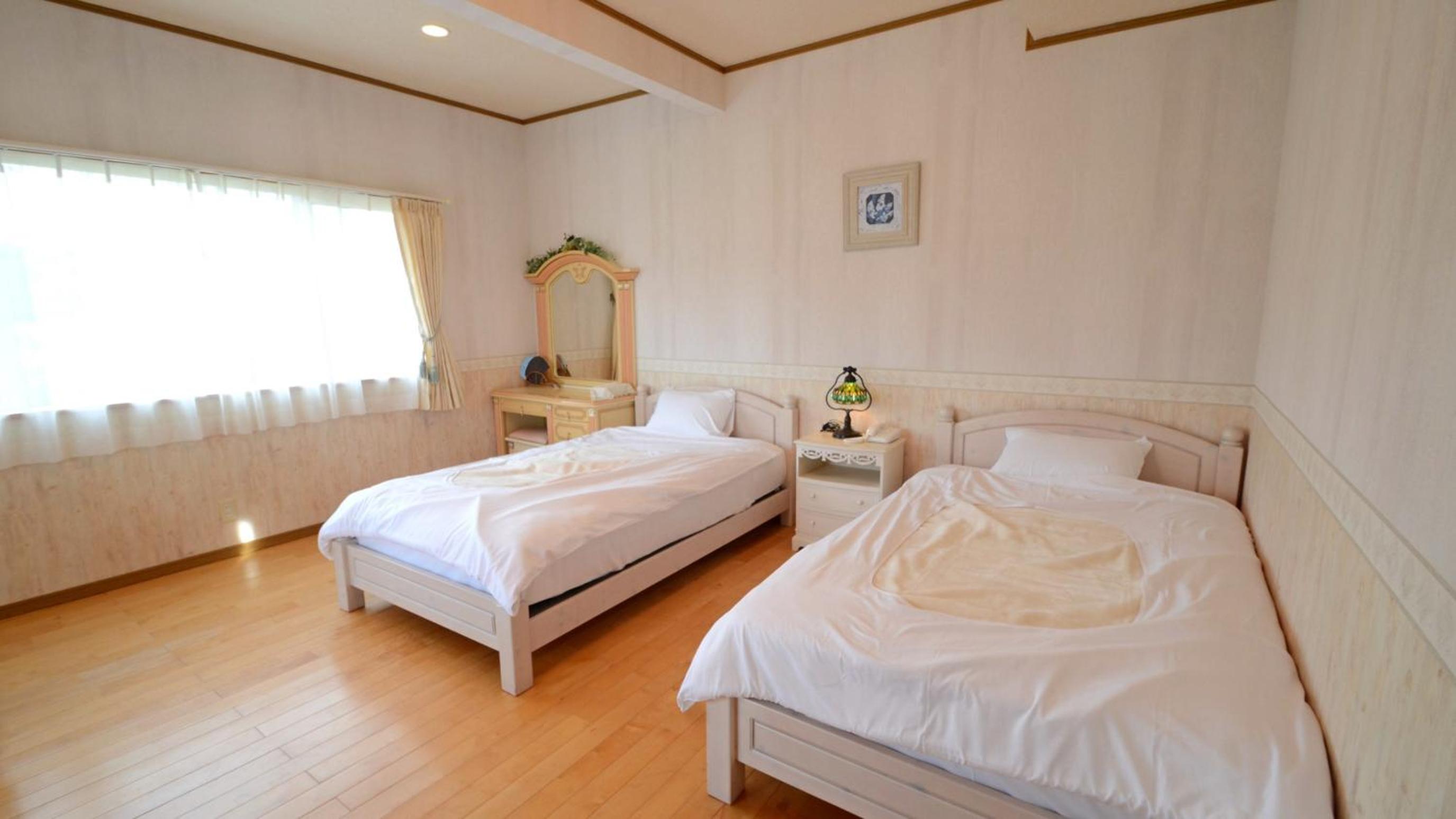 Twin Room - Non-Smoking