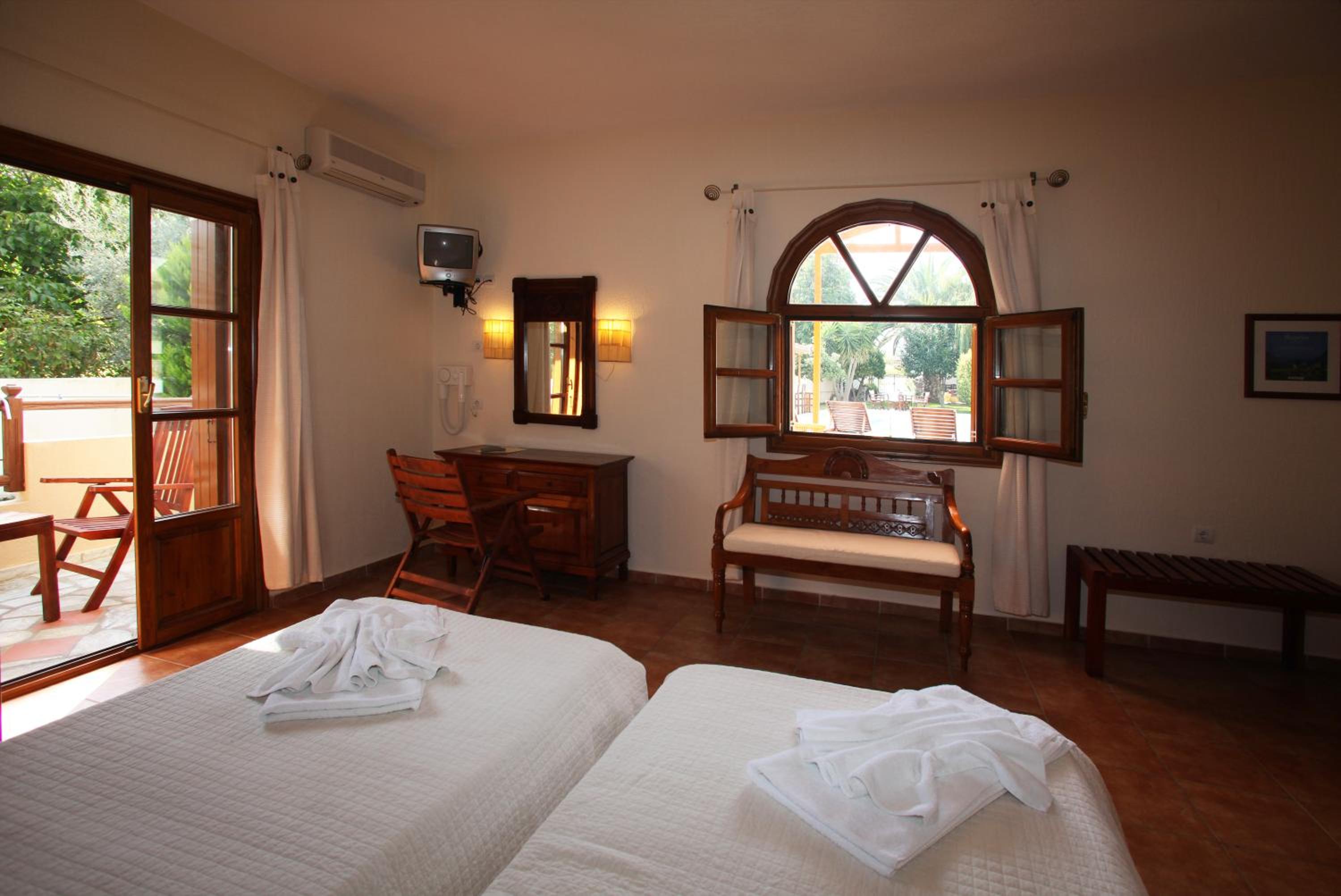 Double or Twin Room with Garden View photo 3