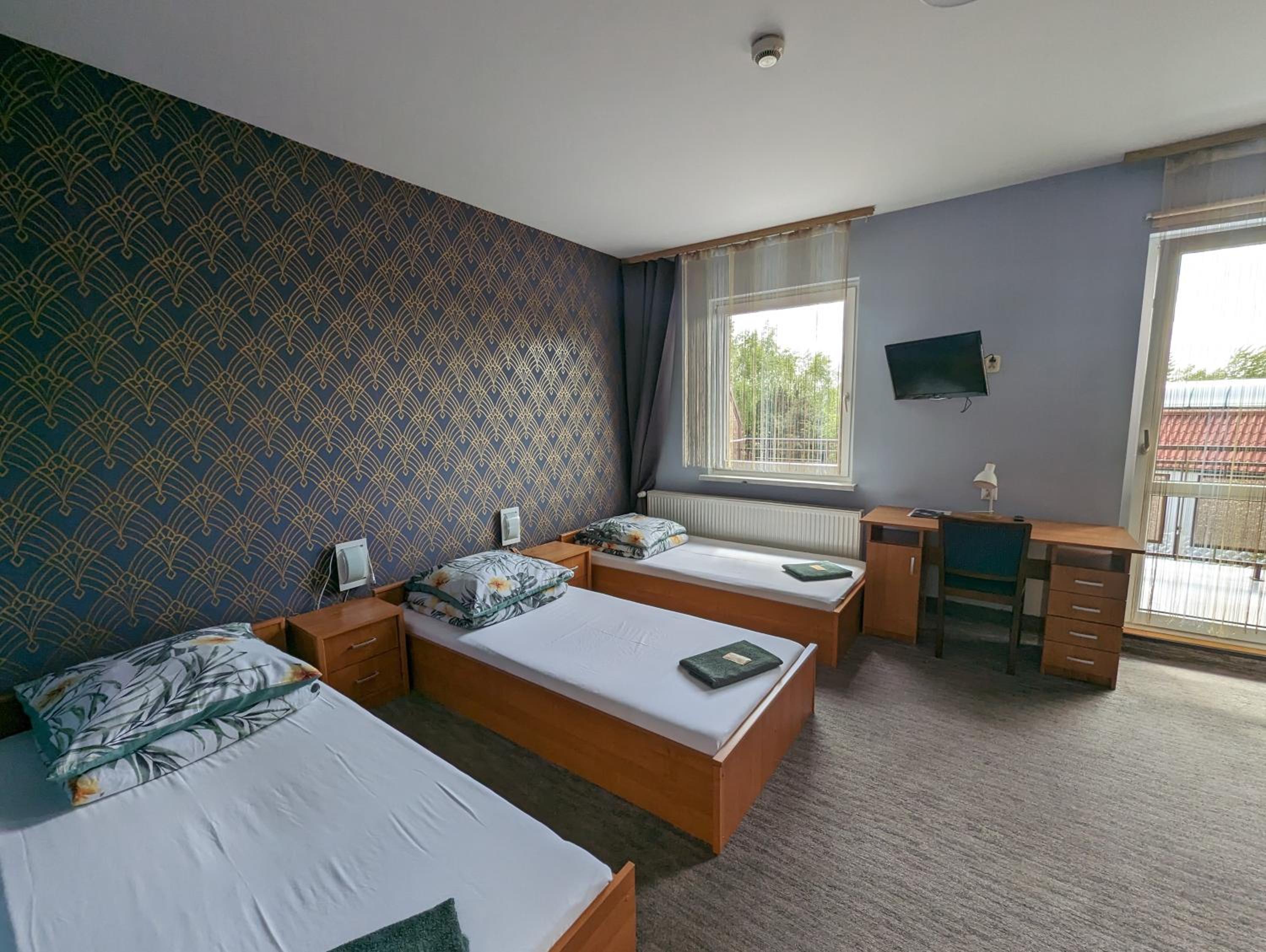 Triple Room with Private Bathroom - Photo 6