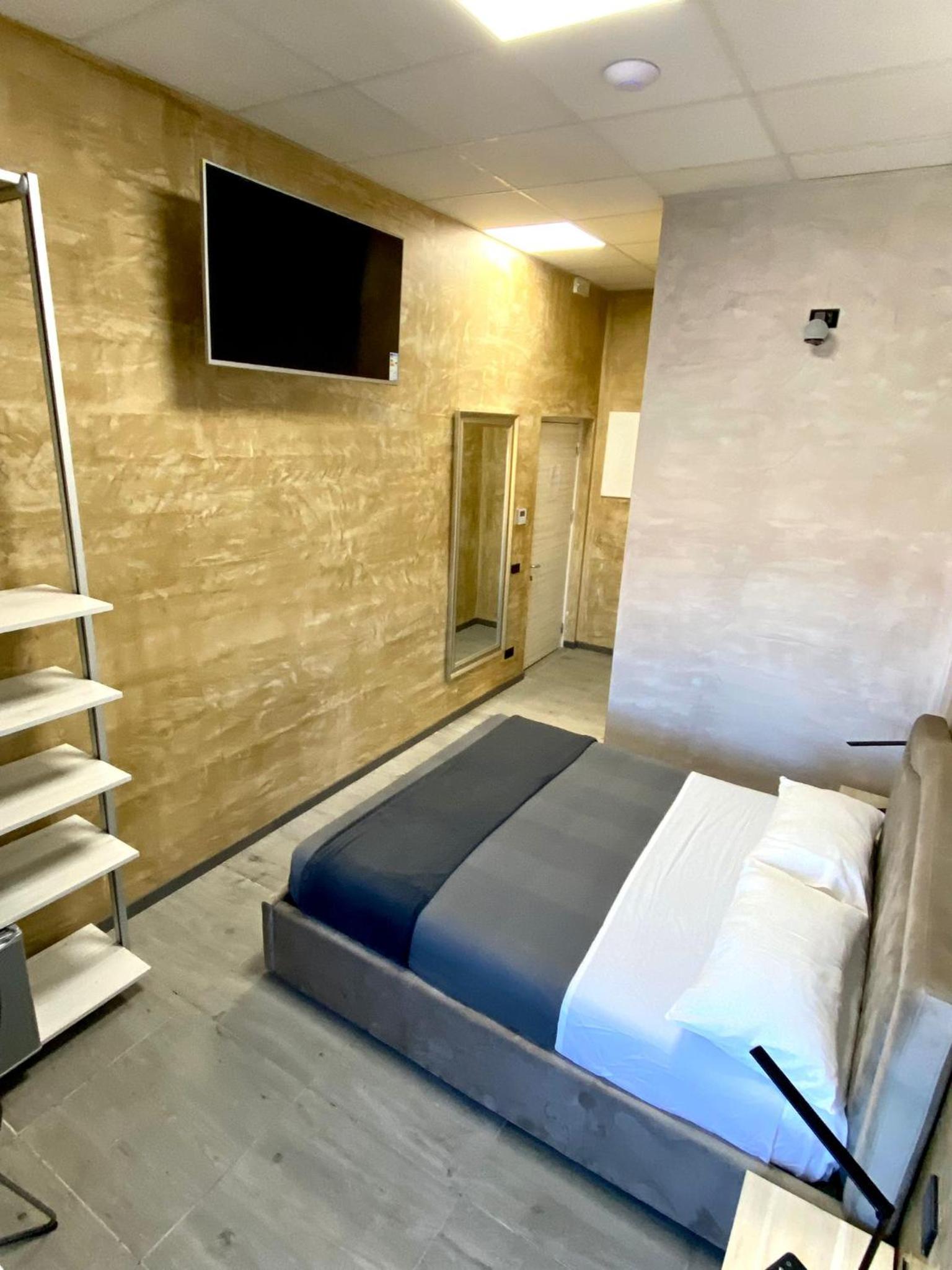 Standard King Room photo 1
