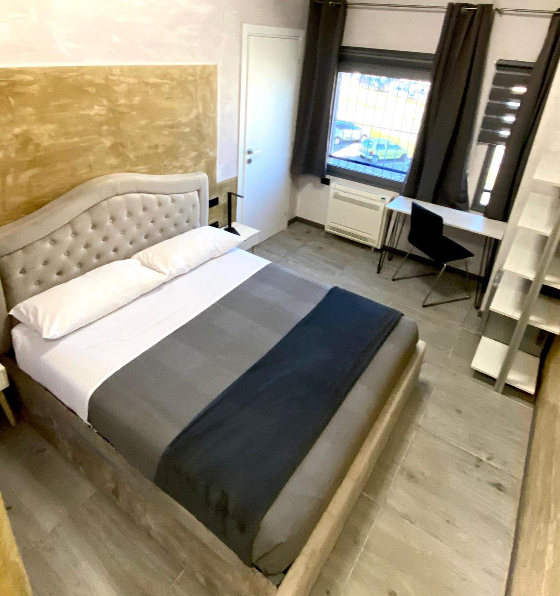 Standard King Room photo 3