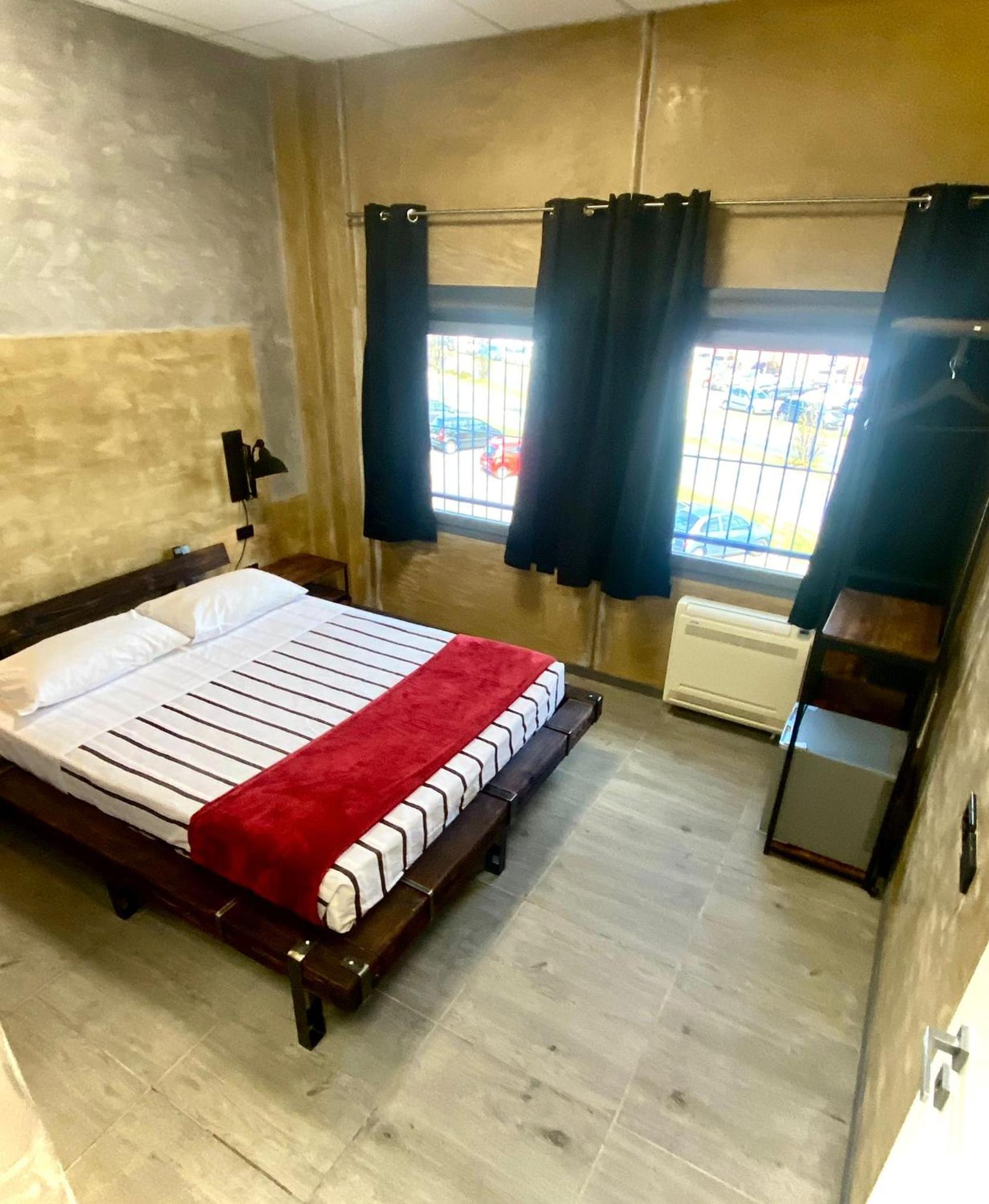 Deluxe Room (2 Adults + 1 Child) photo 2