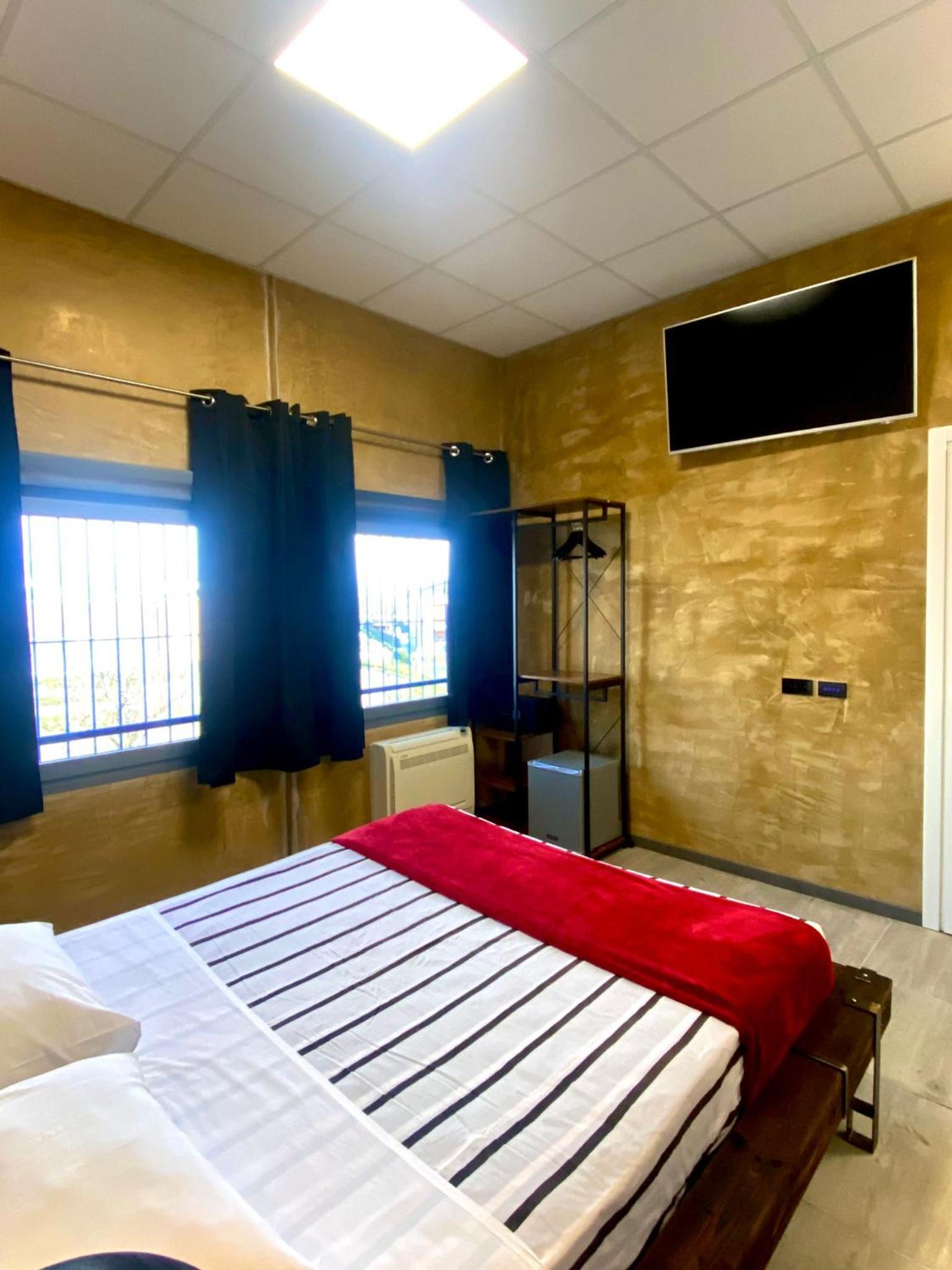Deluxe Room (2 Adults + 1 Child) photo 1