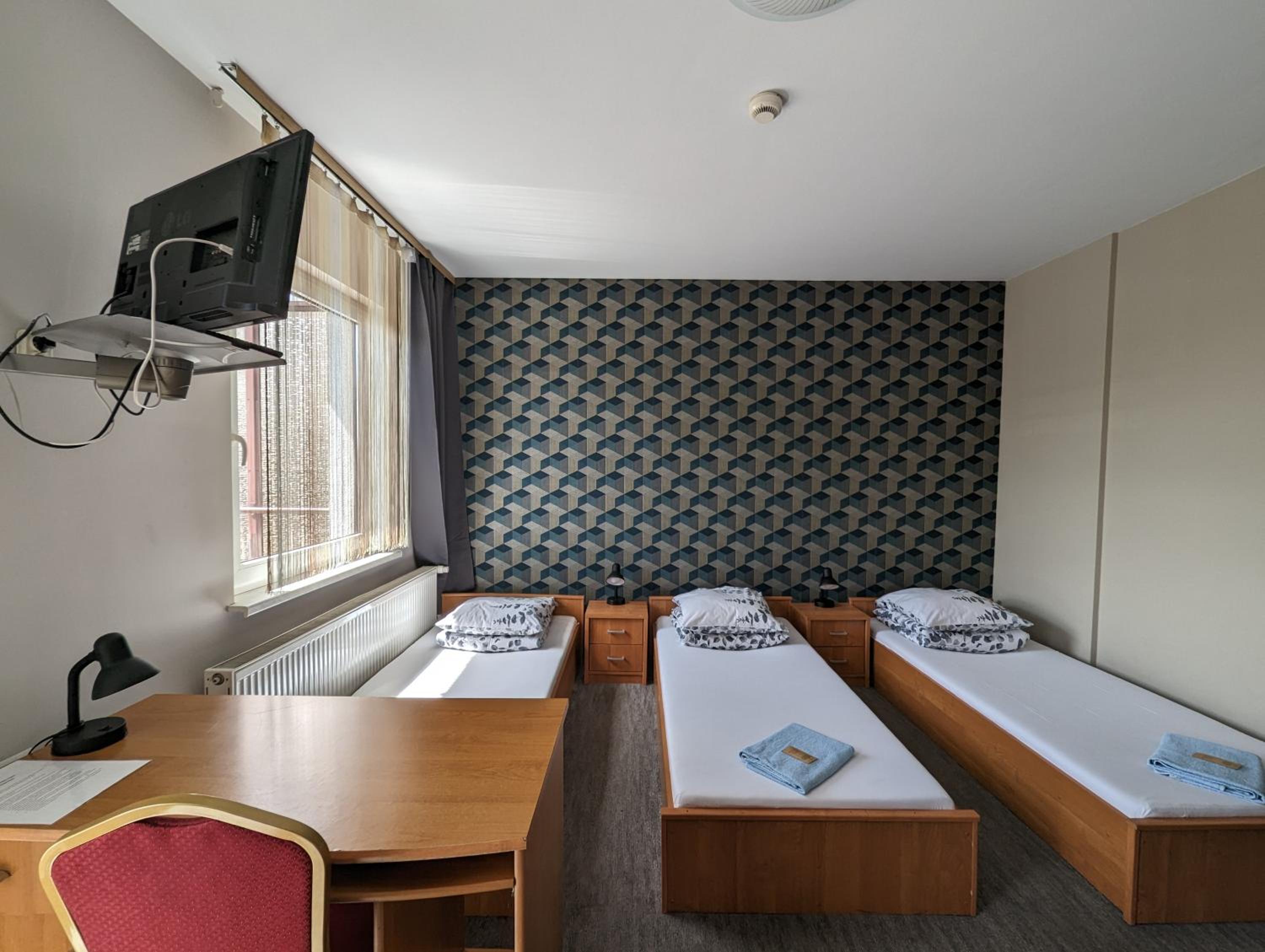 Triple Room with Private Bathroom - Photo 3