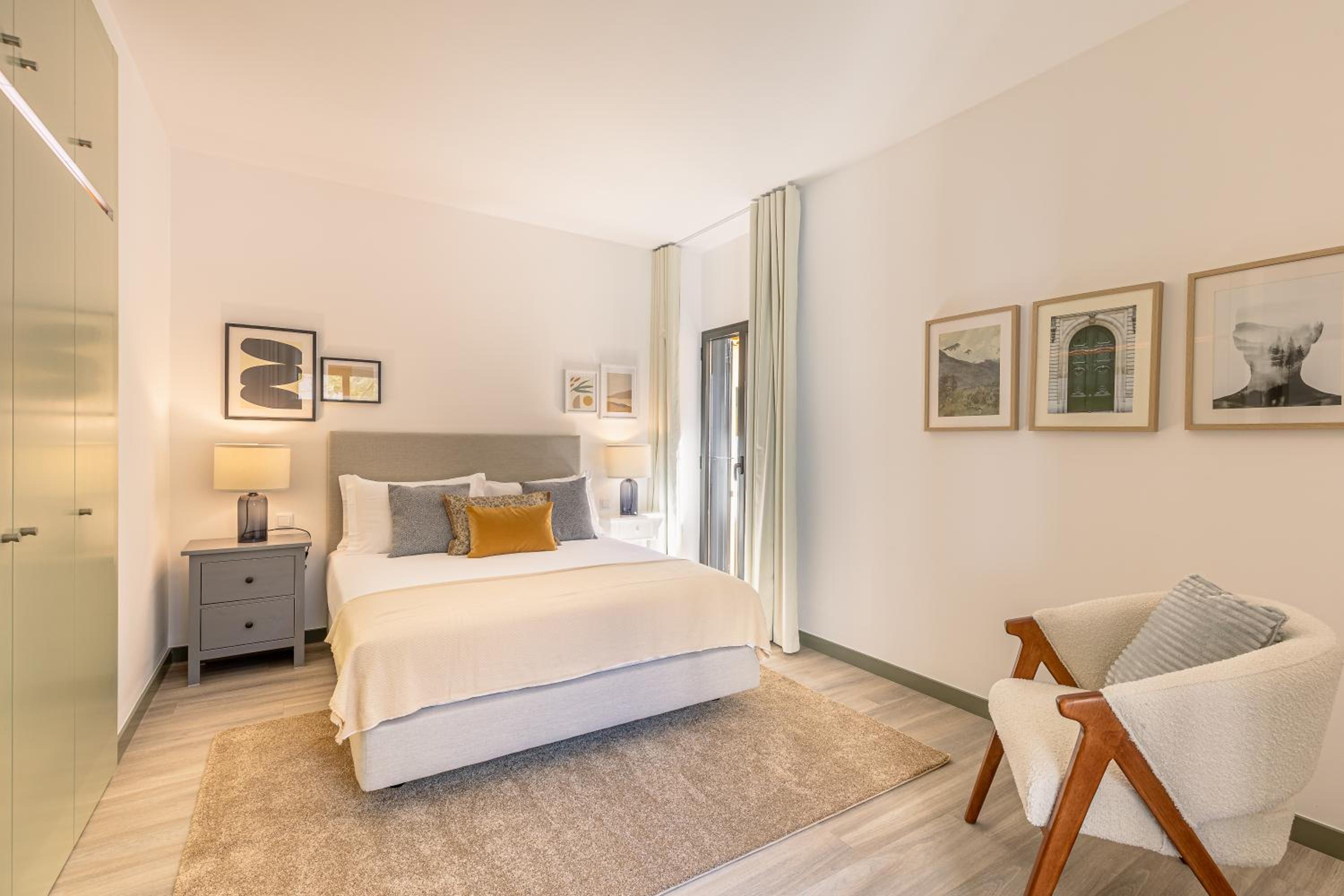 One-Bedroom Apartment
