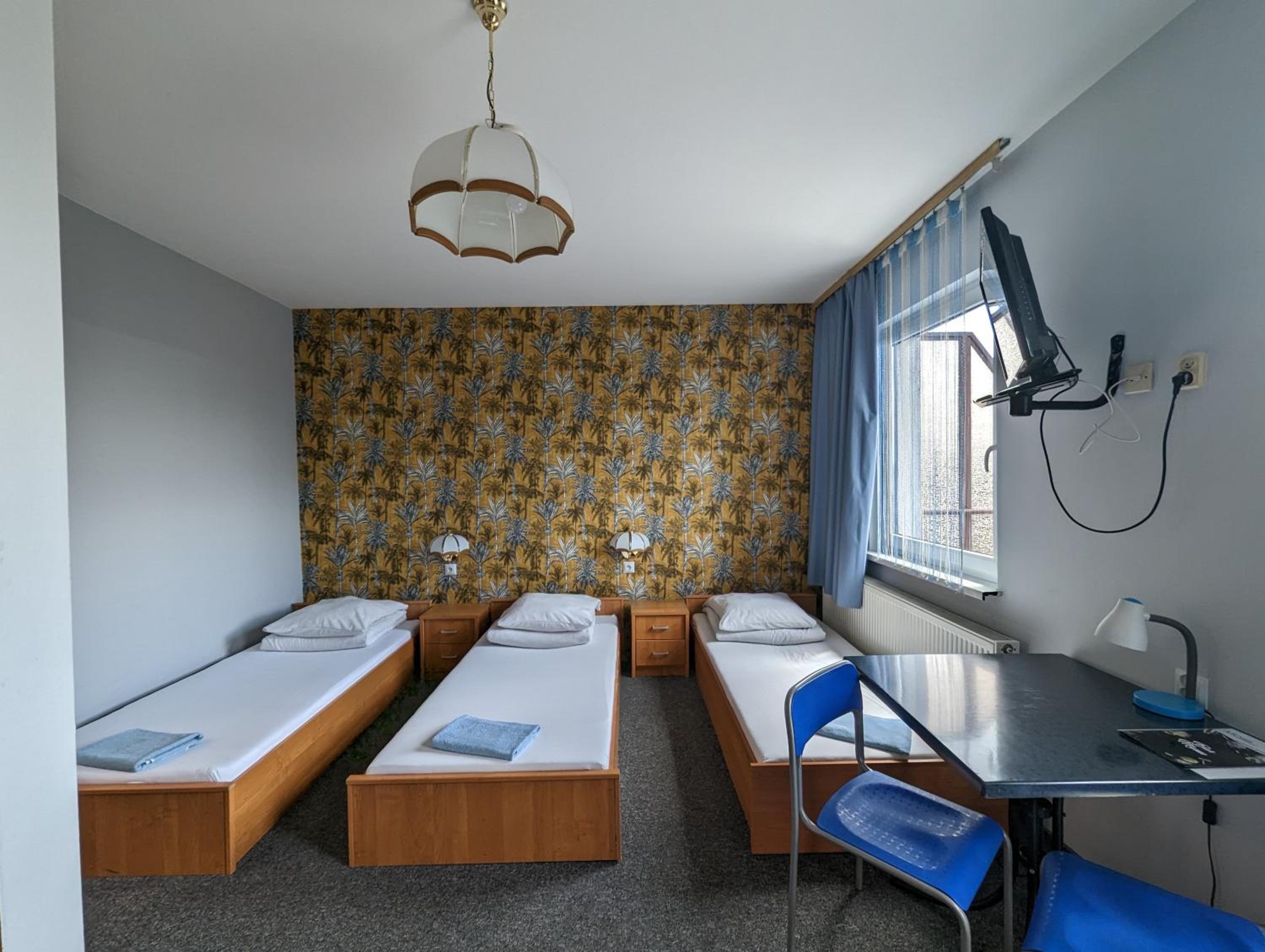 Triple Room with Private Bathroom - Photo 8