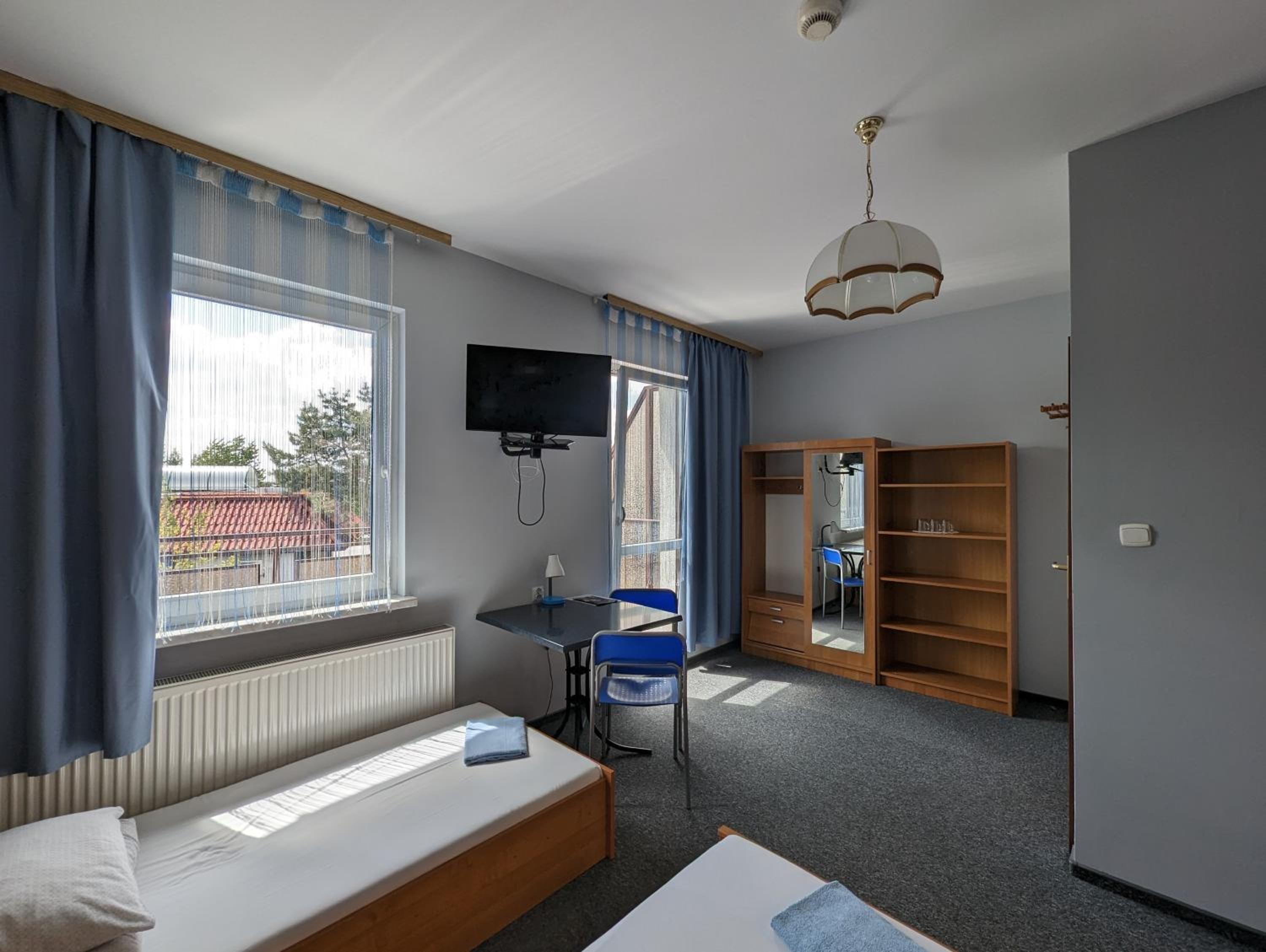 Triple Room with Private Bathroom - Photo 9