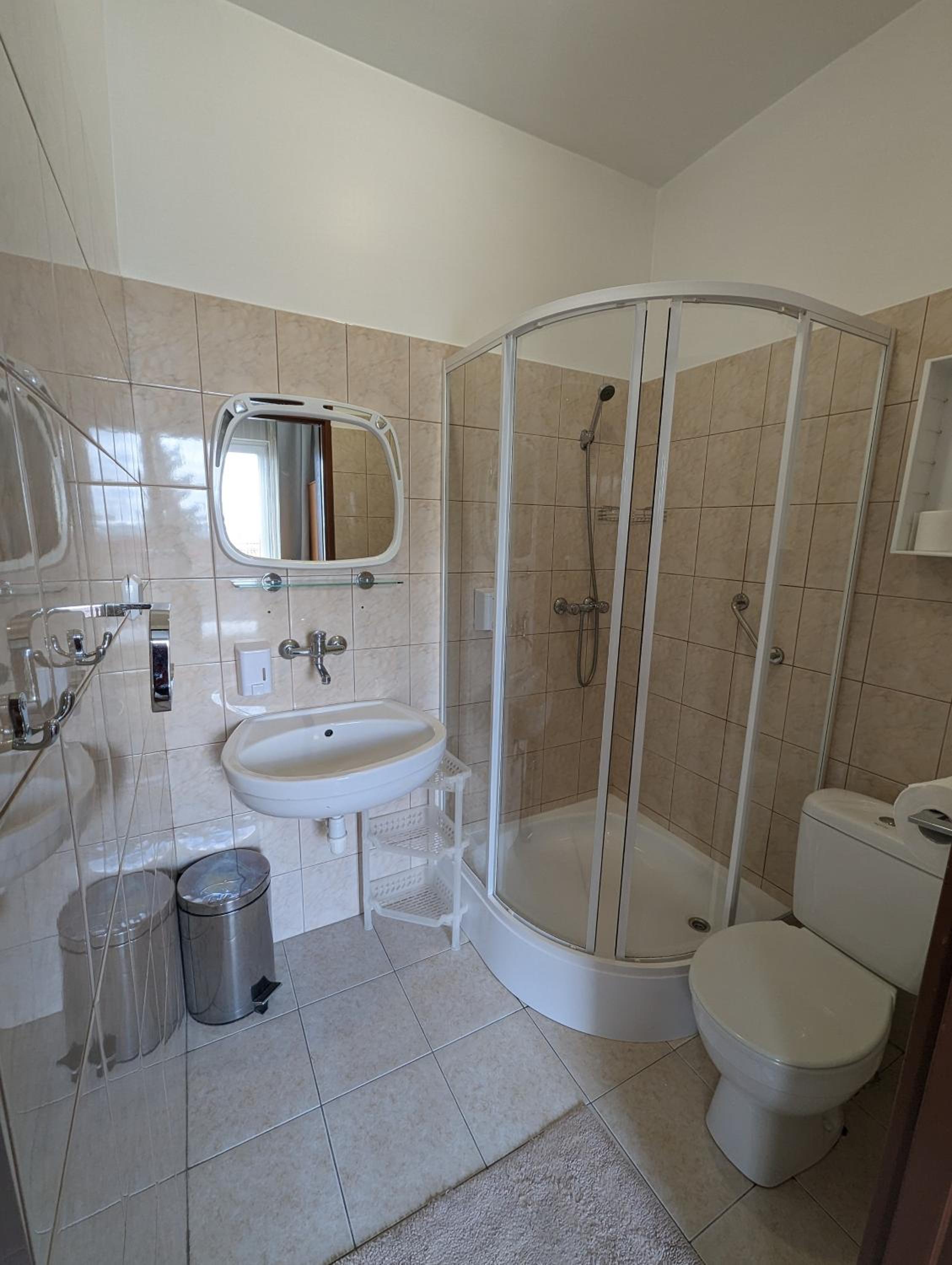 Triple Room with Private Bathroom - Photo 2