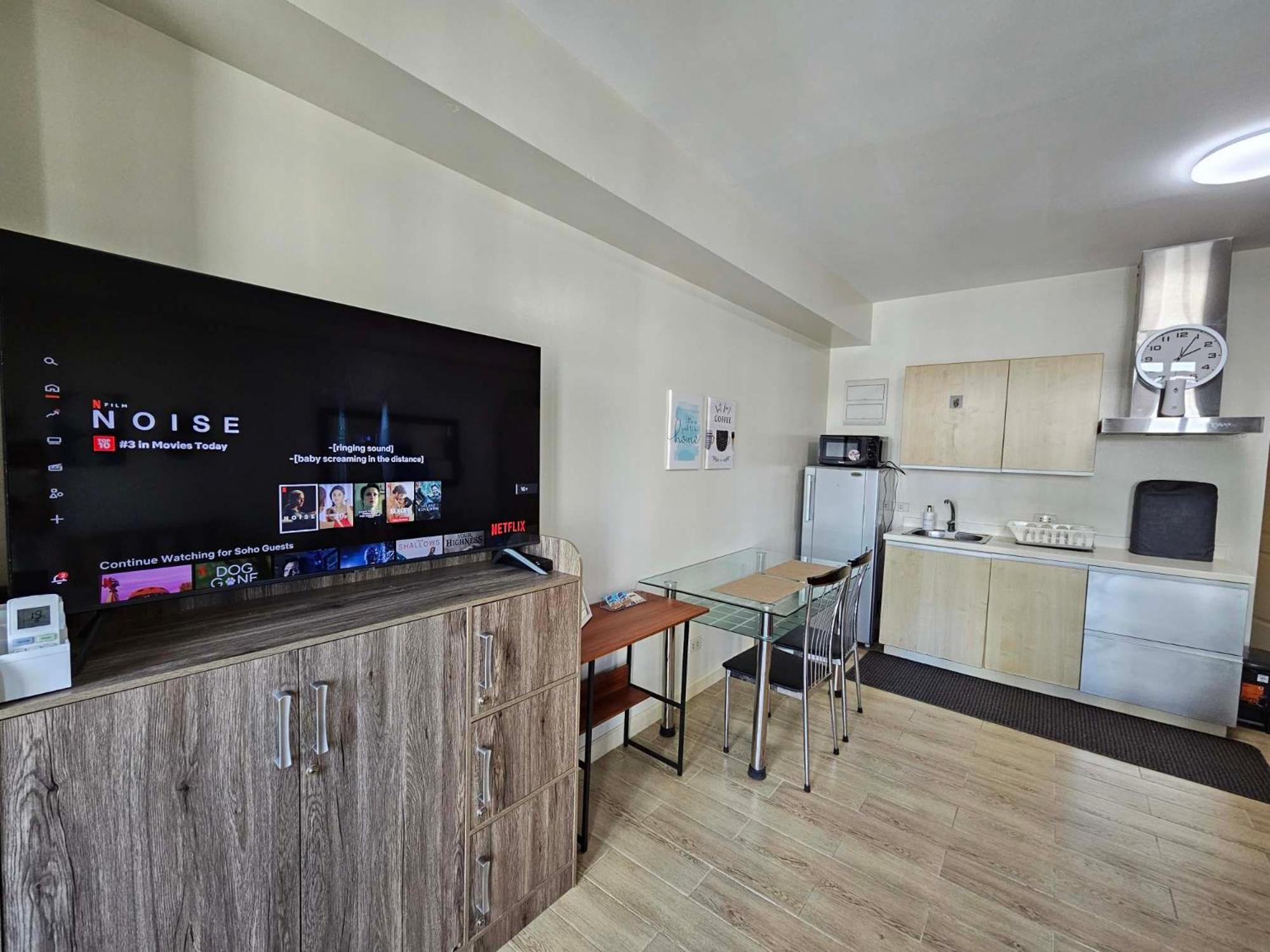Studio with Balcony - Photo 10